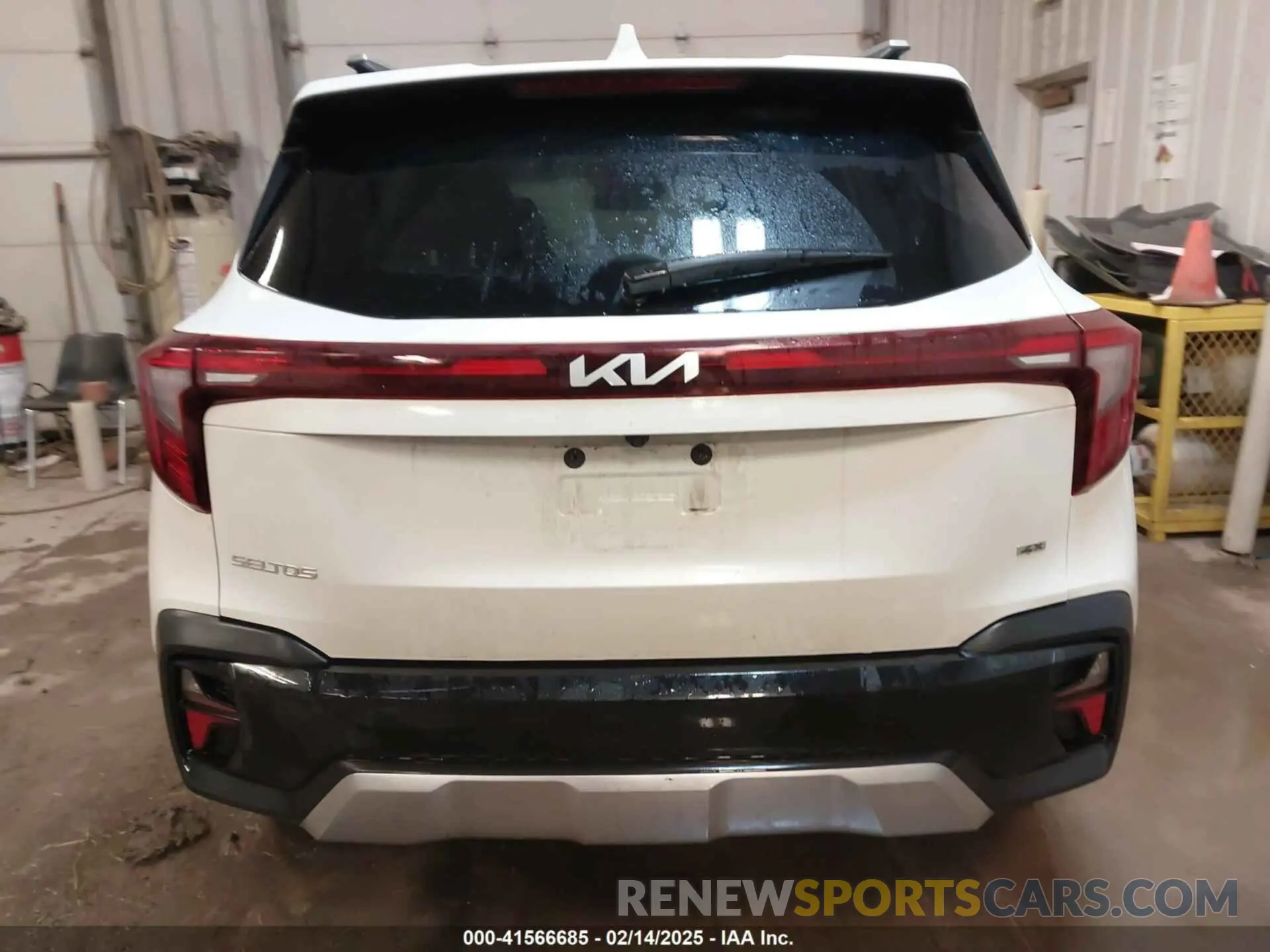 16 Photograph of a damaged car KNDETCA75R7554830 KIA SELTOS 2024