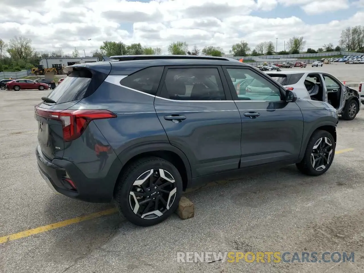 3 Photograph of a damaged car KNDETCA75R7624309 KIA SELTOS 2024