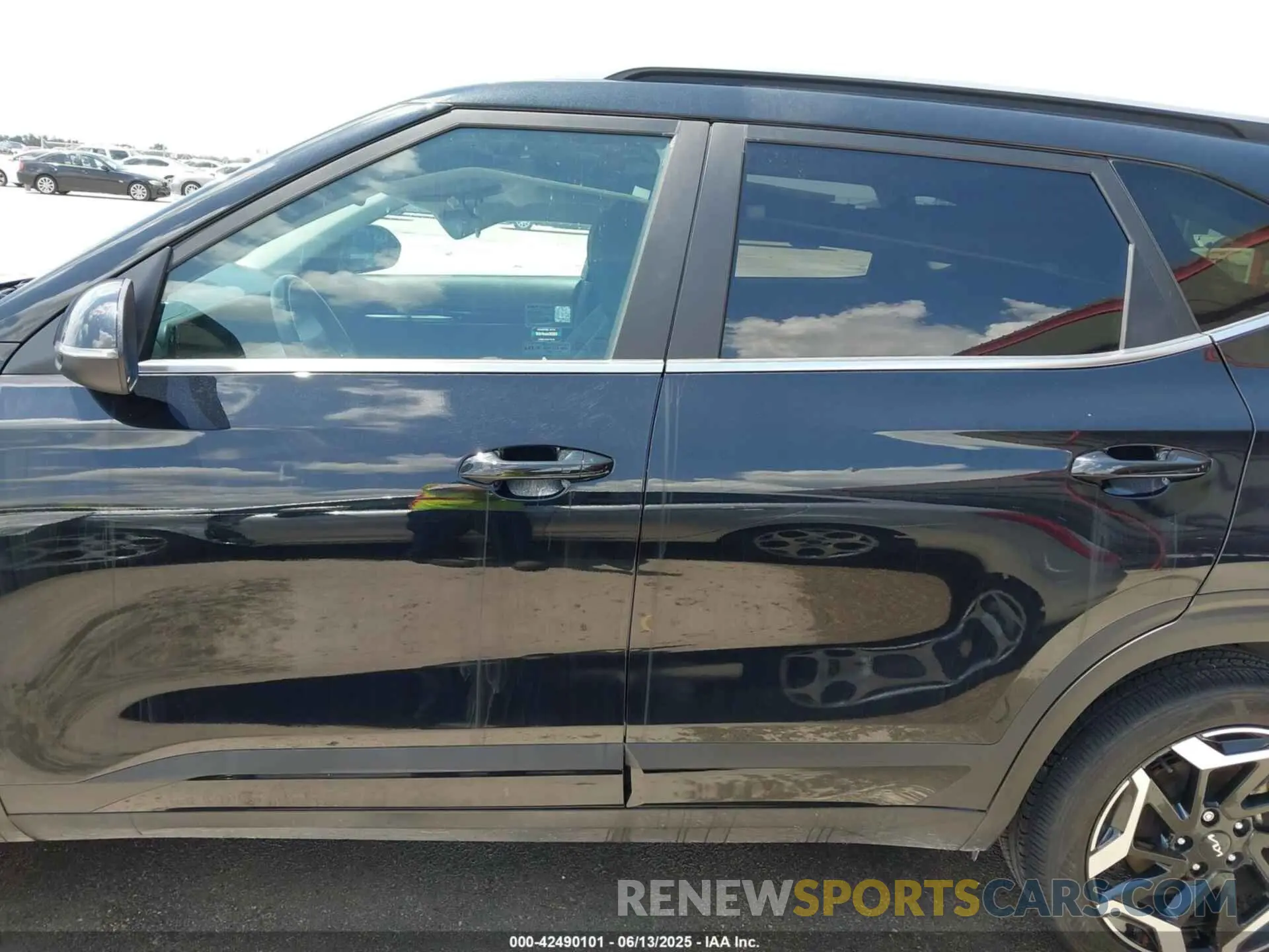 14 Photograph of a damaged car KNDETCA76R7543805 KIA SELTOS 2024