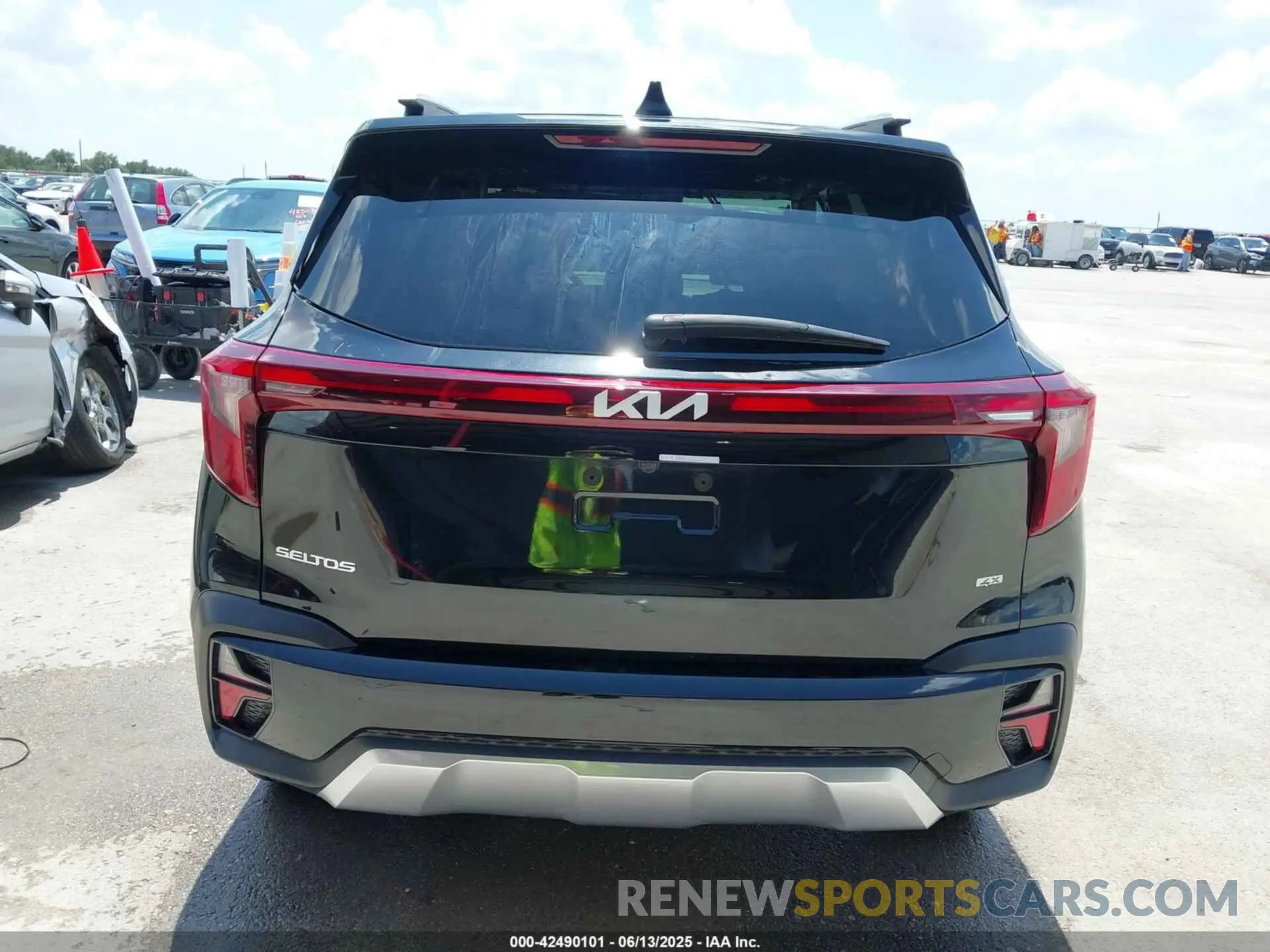 16 Photograph of a damaged car KNDETCA76R7543805 KIA SELTOS 2024