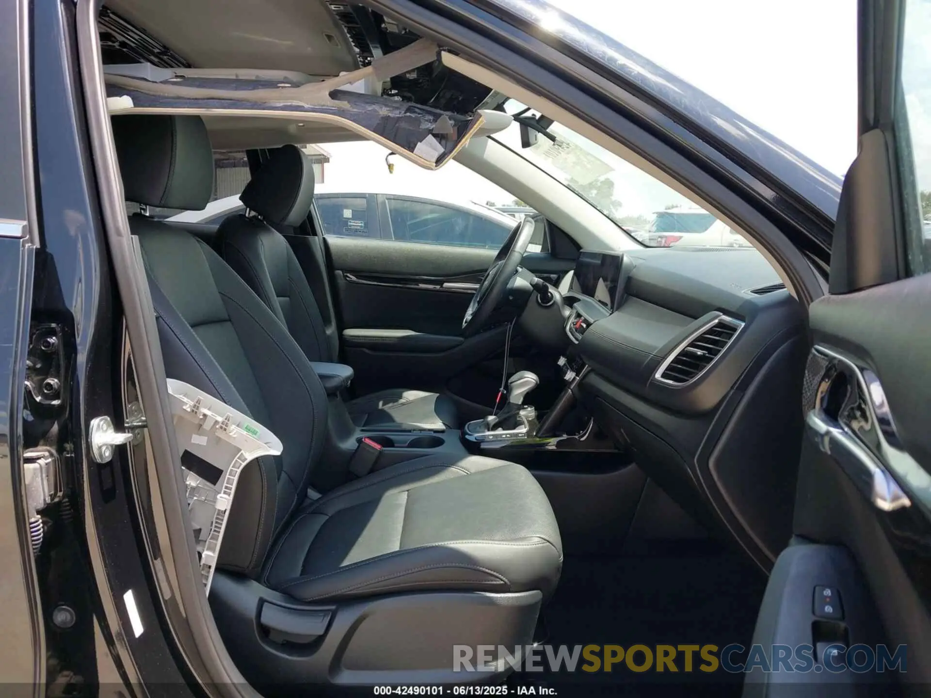 5 Photograph of a damaged car KNDETCA76R7543805 KIA SELTOS 2024