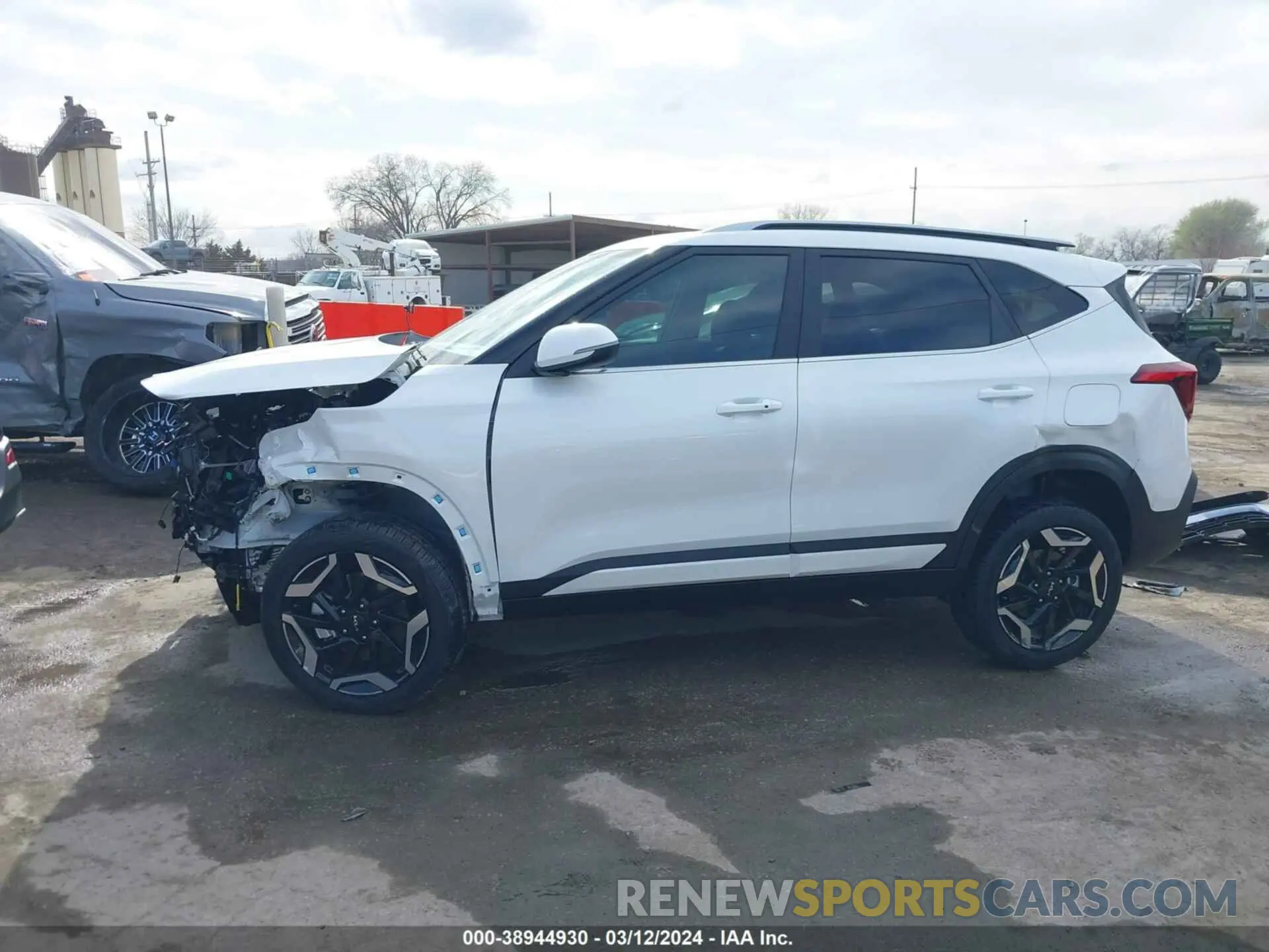 15 Photograph of a damaged car KNDETCA76R7579218 KIA SELTOS 2024
