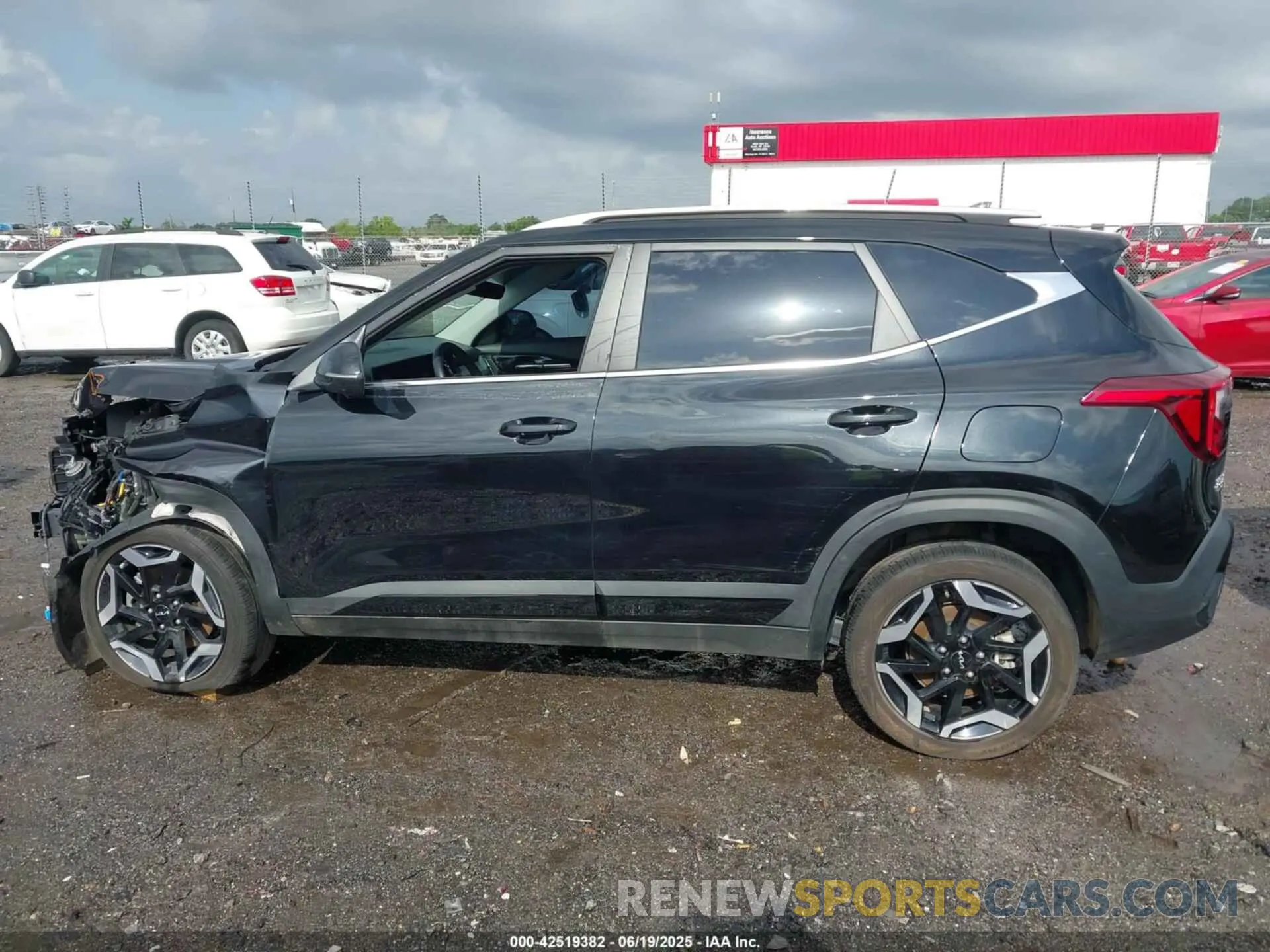 15 Photograph of a damaged car KNDETCA77R7612131 KIA SELTOS 2024