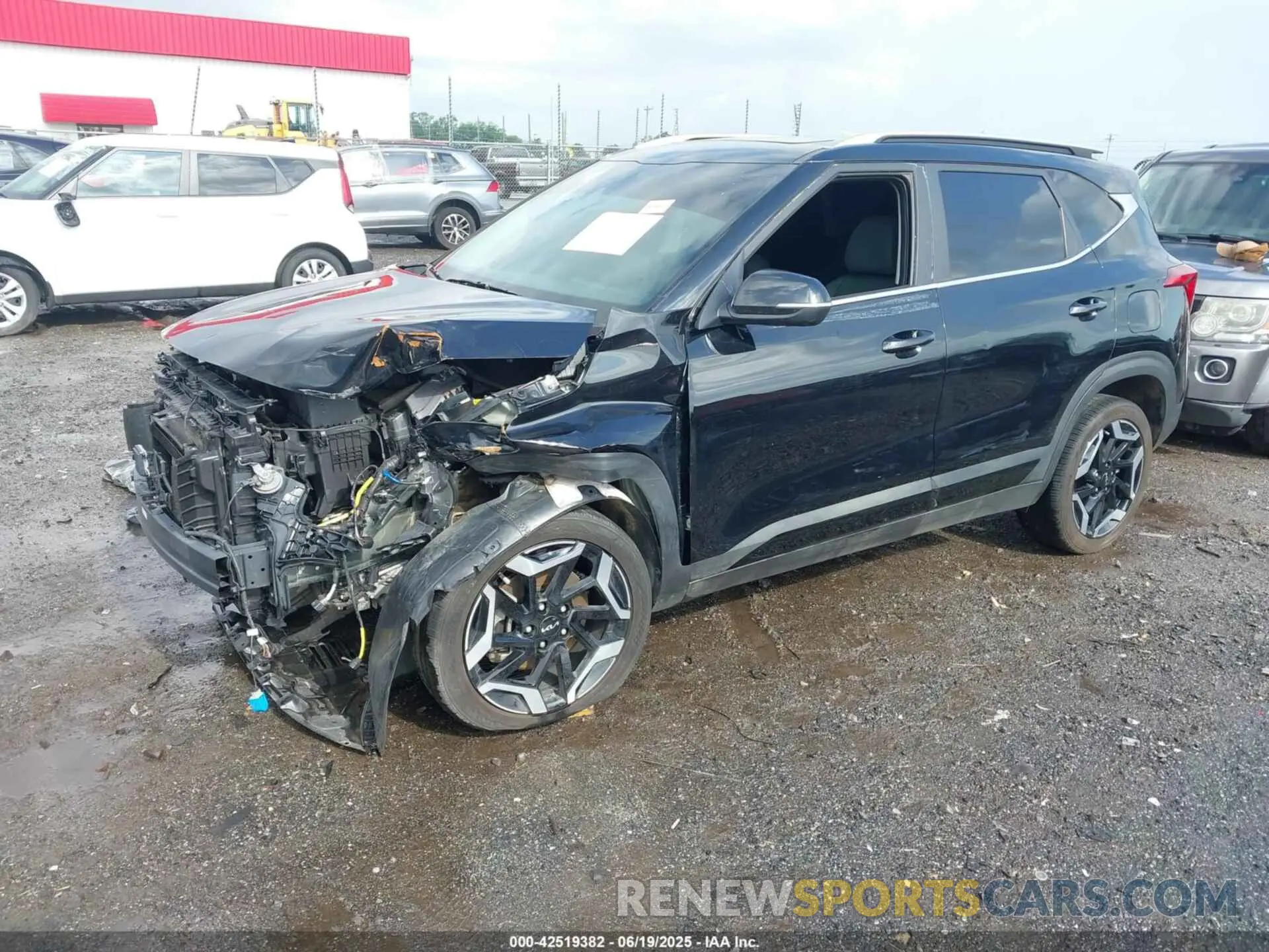2 Photograph of a damaged car KNDETCA77R7612131 KIA SELTOS 2024
