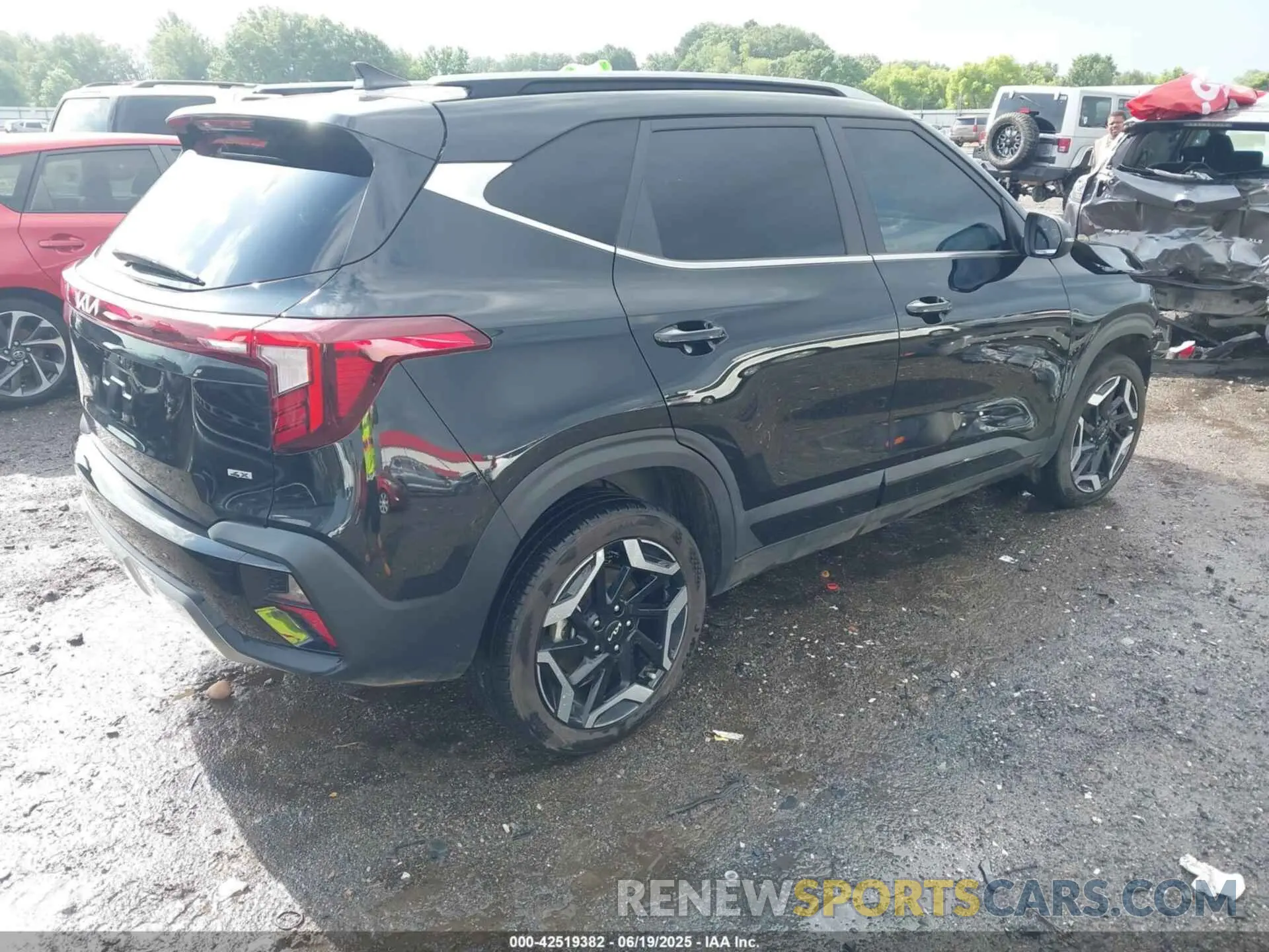 4 Photograph of a damaged car KNDETCA77R7612131 KIA SELTOS 2024