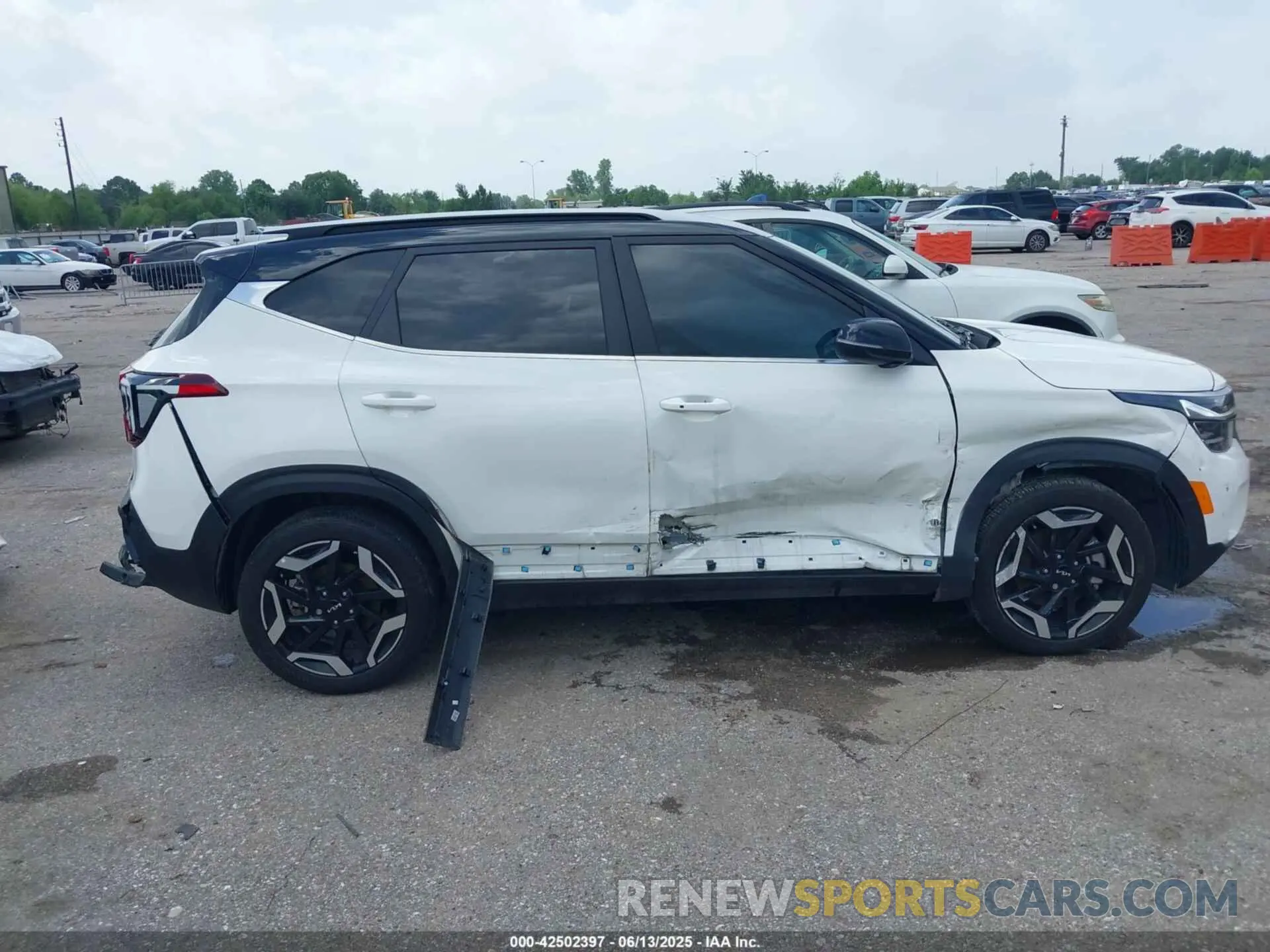 13 Photograph of a damaged car KNDETCA78R7600389 KIA SELTOS 2024