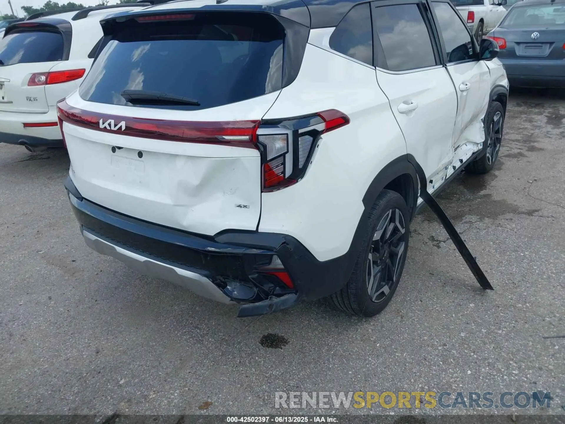 6 Photograph of a damaged car KNDETCA78R7600389 KIA SELTOS 2024