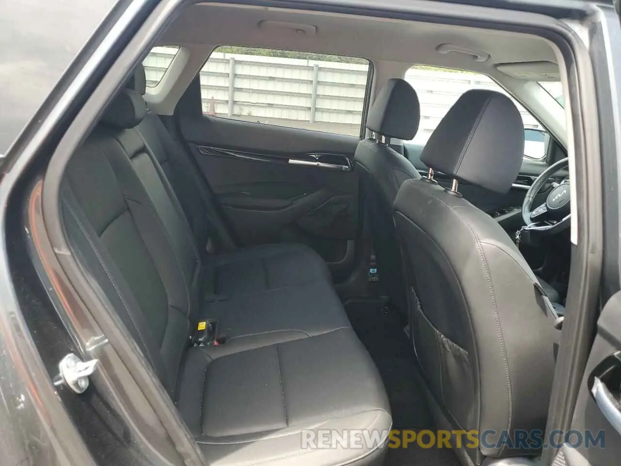 11 Photograph of a damaged car KNDETCA79R7557018 KIA SELTOS 2024