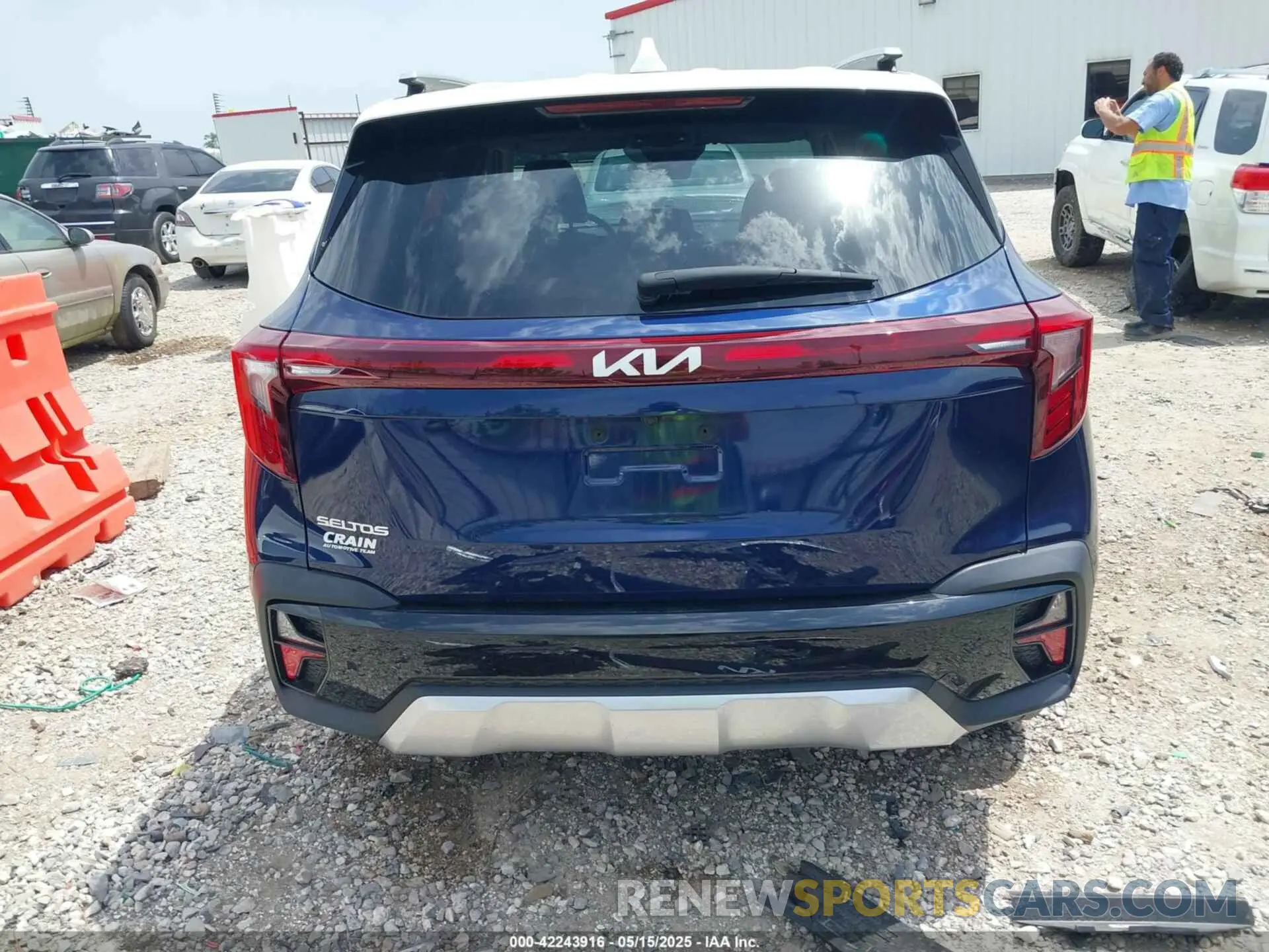 17 Photograph of a damaged car KNDEU2AA1R7543763 KIA SELTOS 2024