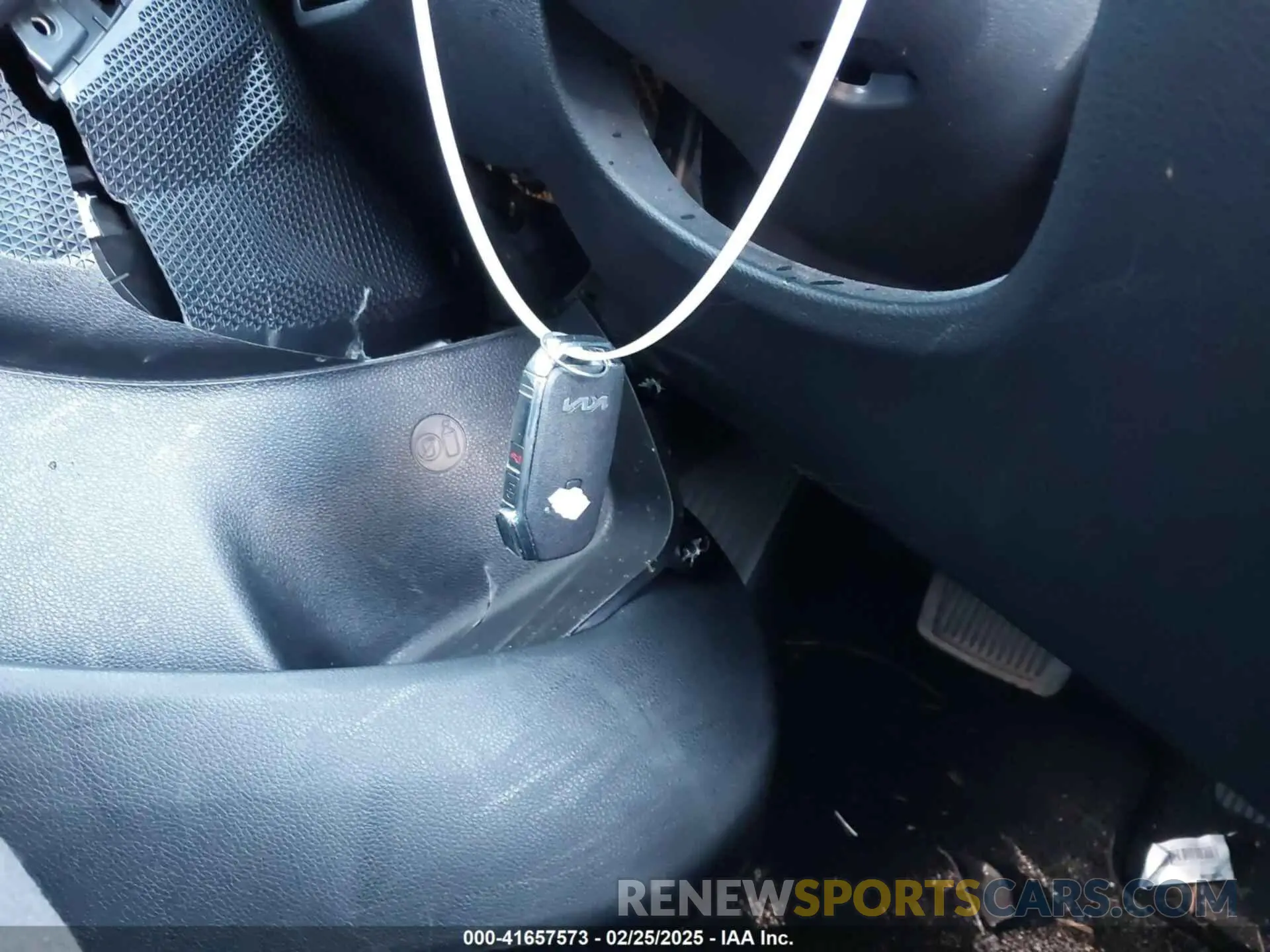 11 Photograph of a damaged car KNDEU2AA1R7614394 KIA SELTOS 2024