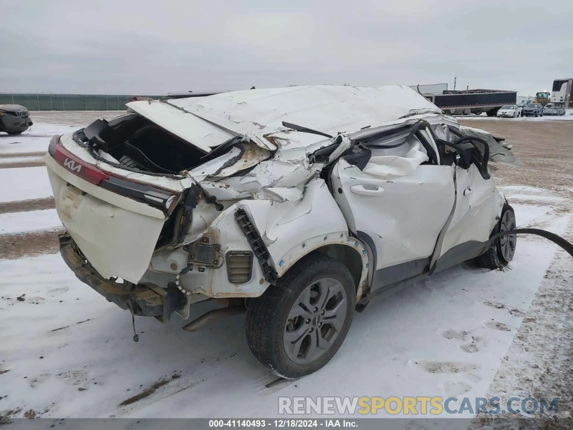4 Photograph of a damaged car KNDEU2AA2R7521514 KIA SELTOS 2024