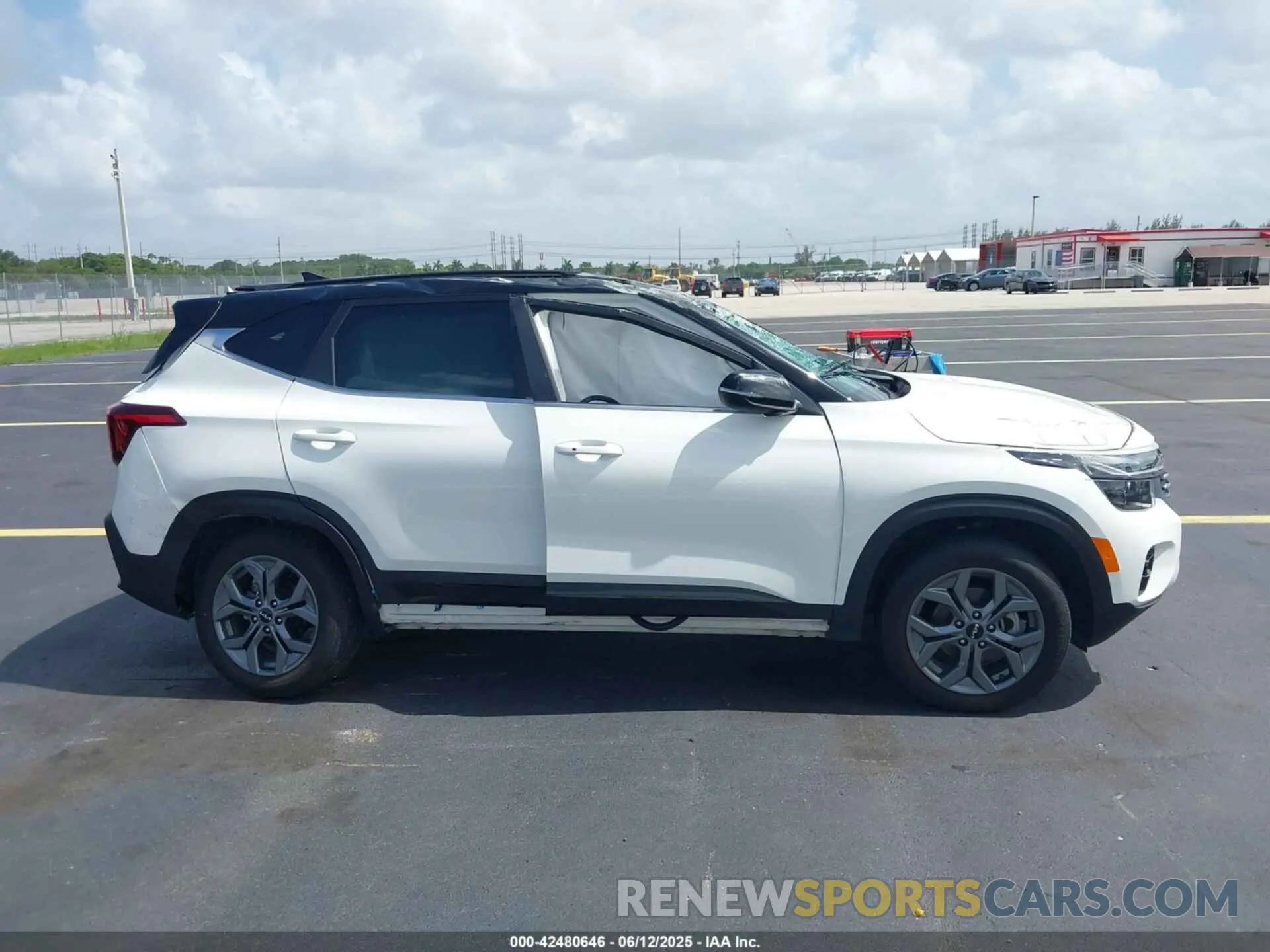 13 Photograph of a damaged car KNDEU2AA2R7629597 KIA SELTOS 2024