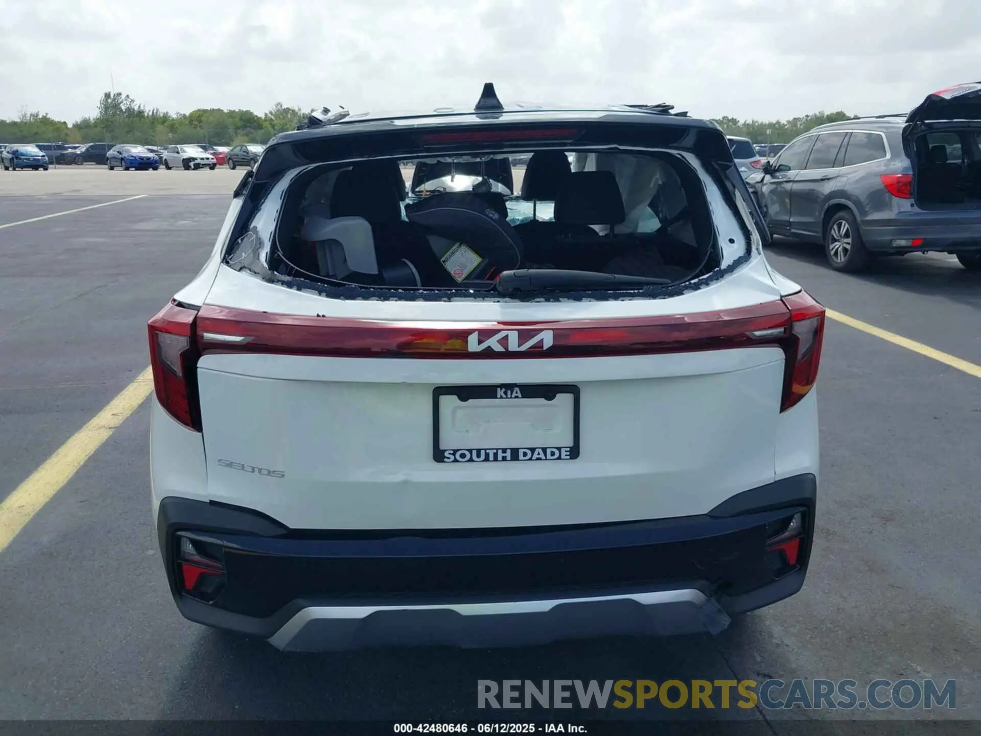 16 Photograph of a damaged car KNDEU2AA2R7629597 KIA SELTOS 2024