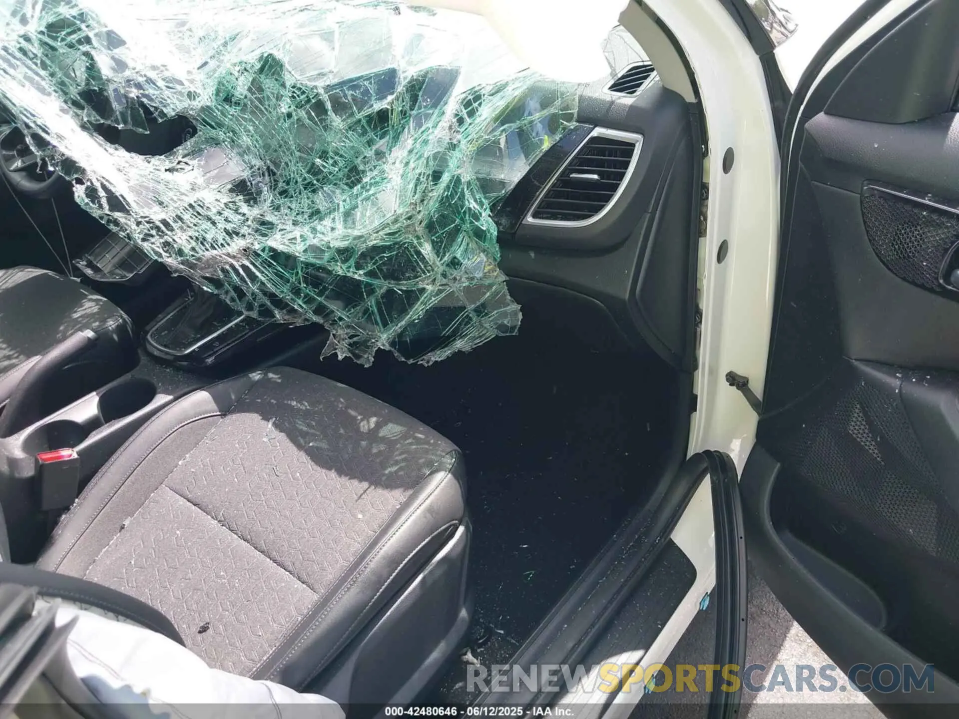 5 Photograph of a damaged car KNDEU2AA2R7629597 KIA SELTOS 2024