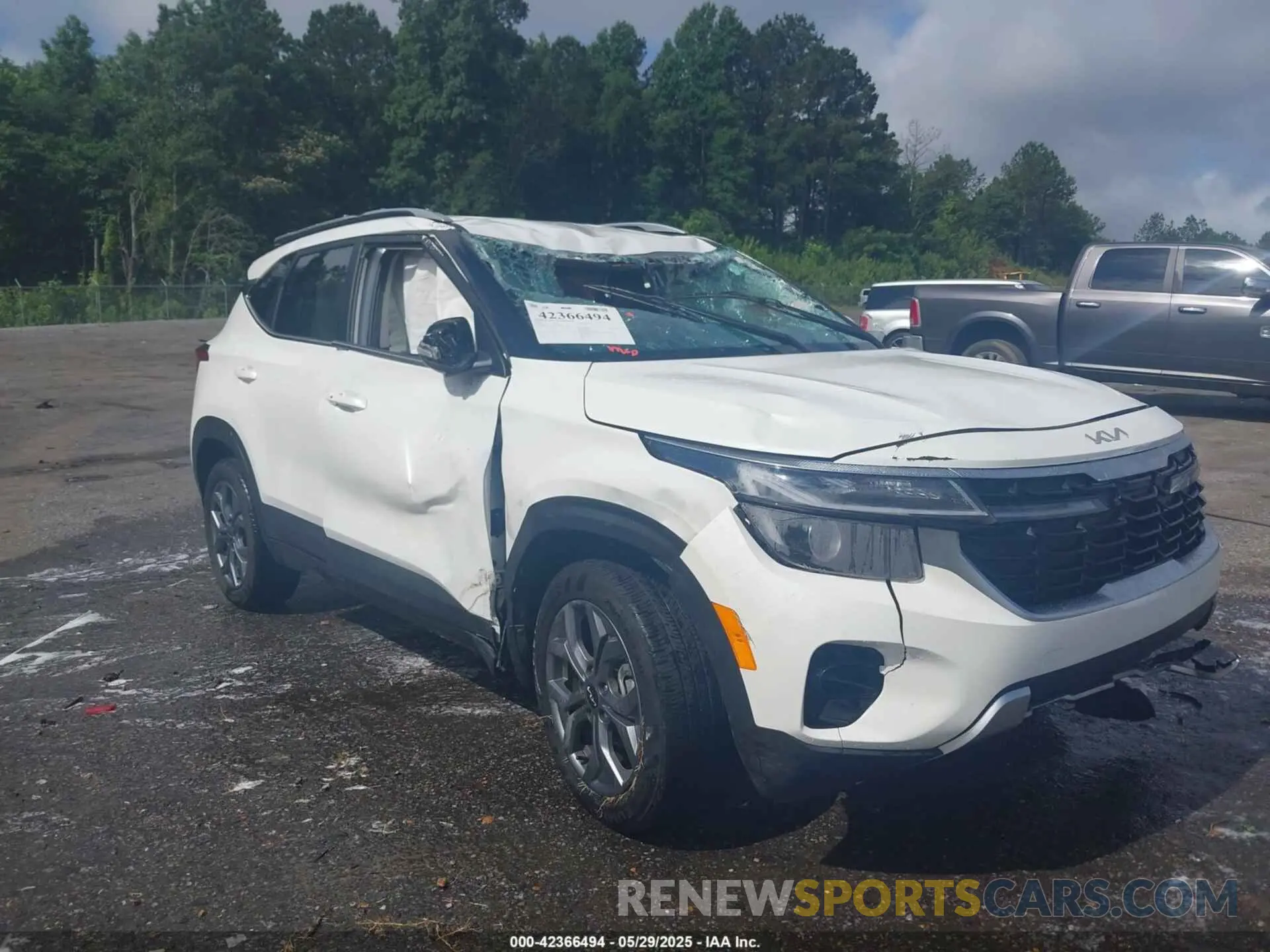 1 Photograph of a damaged car KNDEU2AA3R7590034 KIA SELTOS 2024