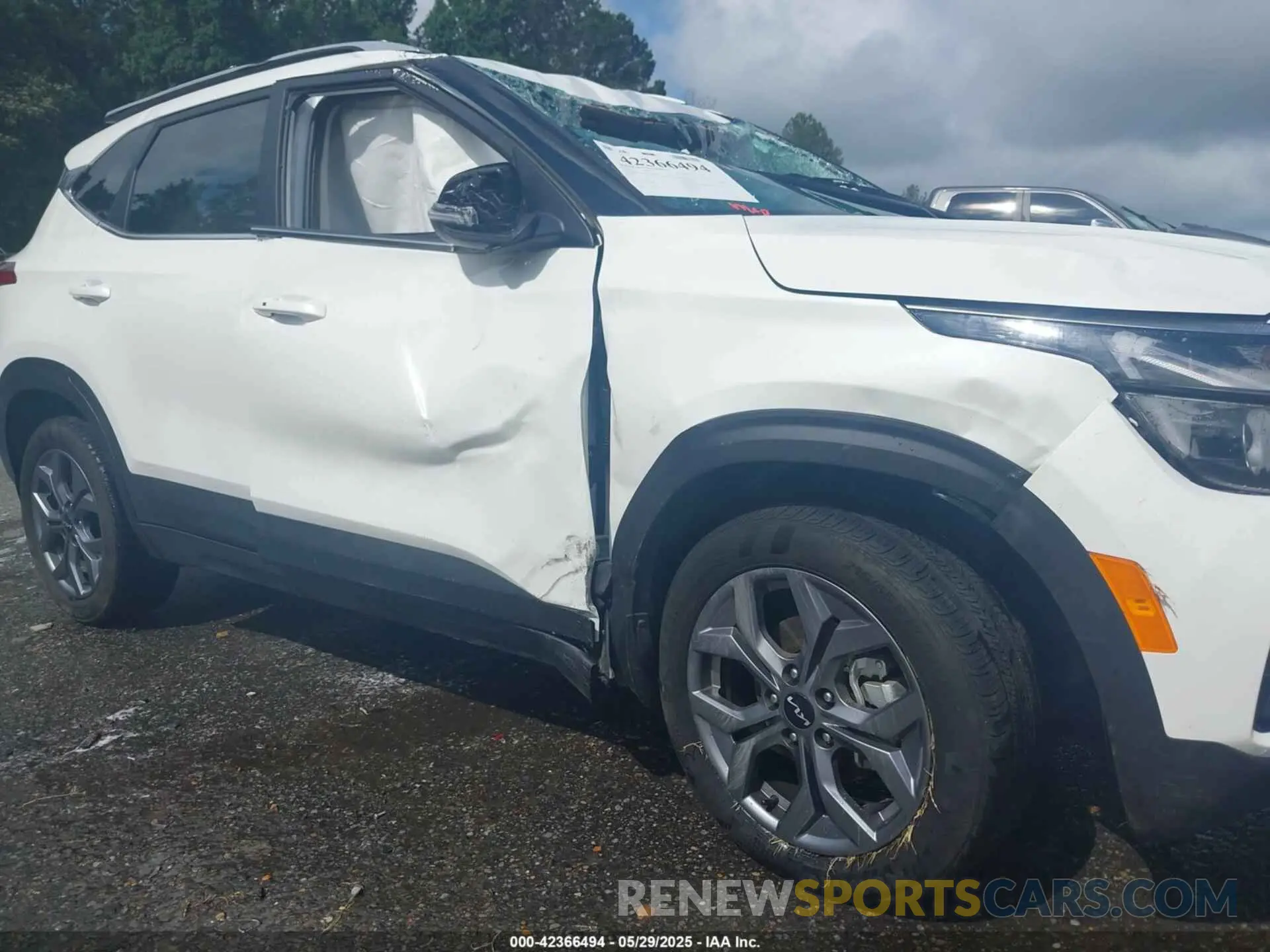 13 Photograph of a damaged car KNDEU2AA3R7590034 KIA SELTOS 2024