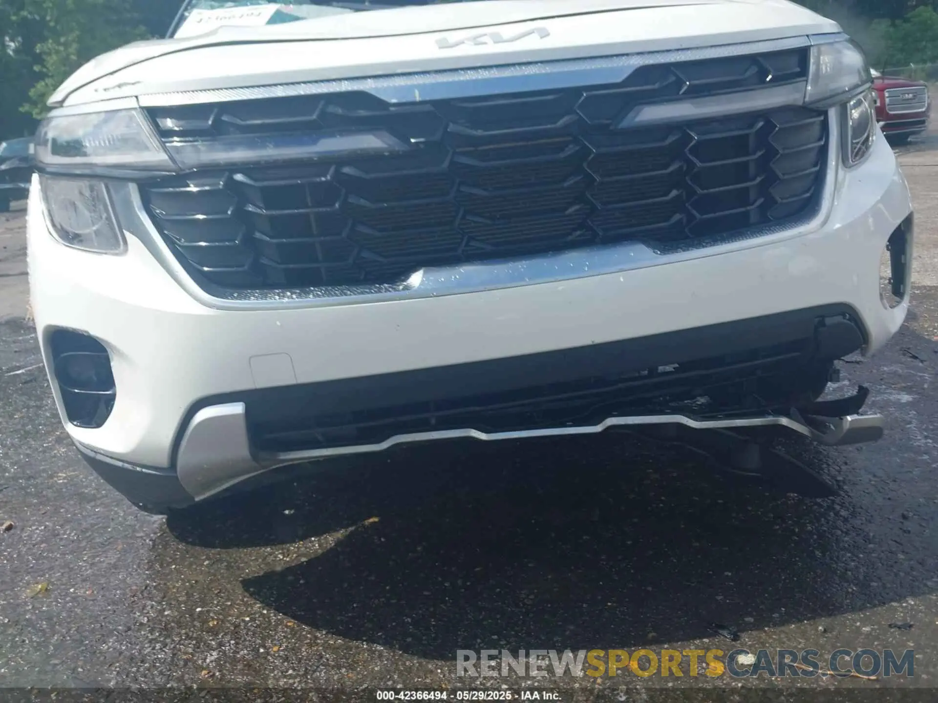 14 Photograph of a damaged car KNDEU2AA3R7590034 KIA SELTOS 2024