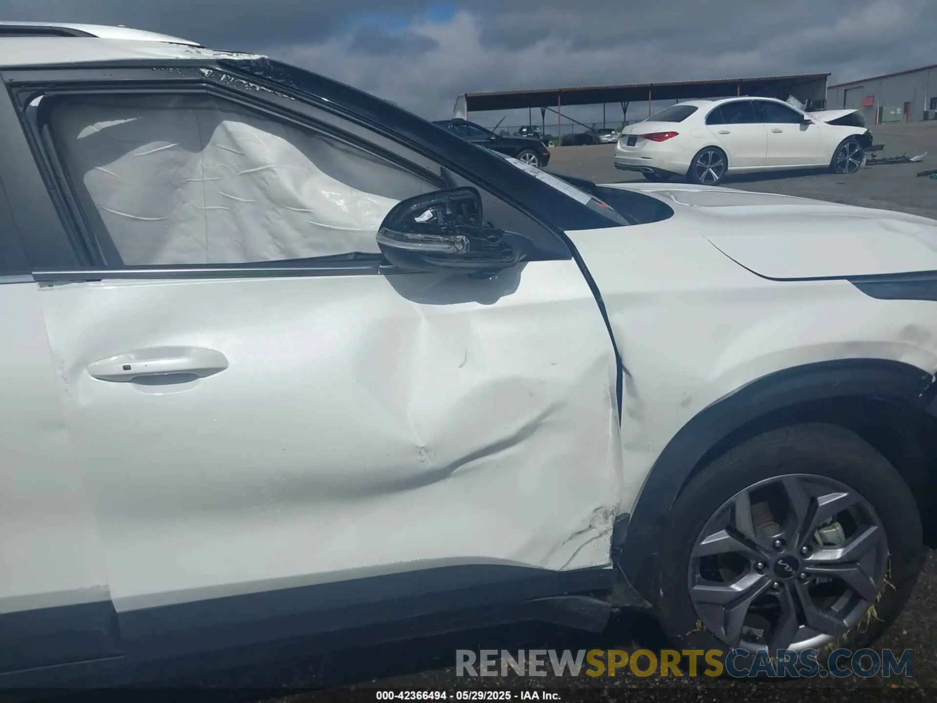 17 Photograph of a damaged car KNDEU2AA3R7590034 KIA SELTOS 2024