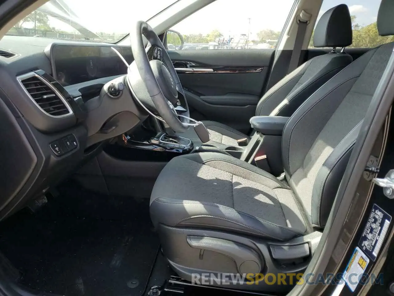 7 Photograph of a damaged car KNDEU2AA3R7641760 KIA SELTOS 2024