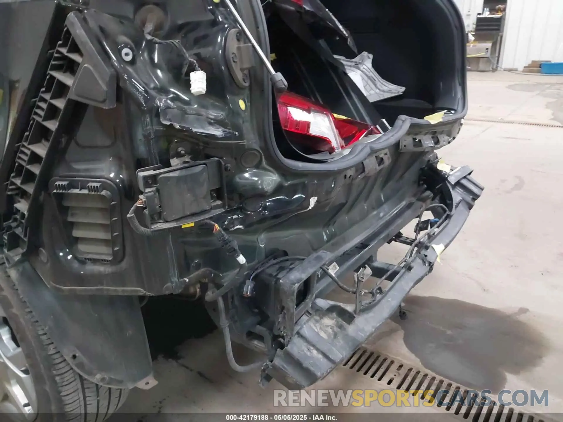 19 Photograph of a damaged car KNDEU2AA4R7527234 KIA SELTOS 2024