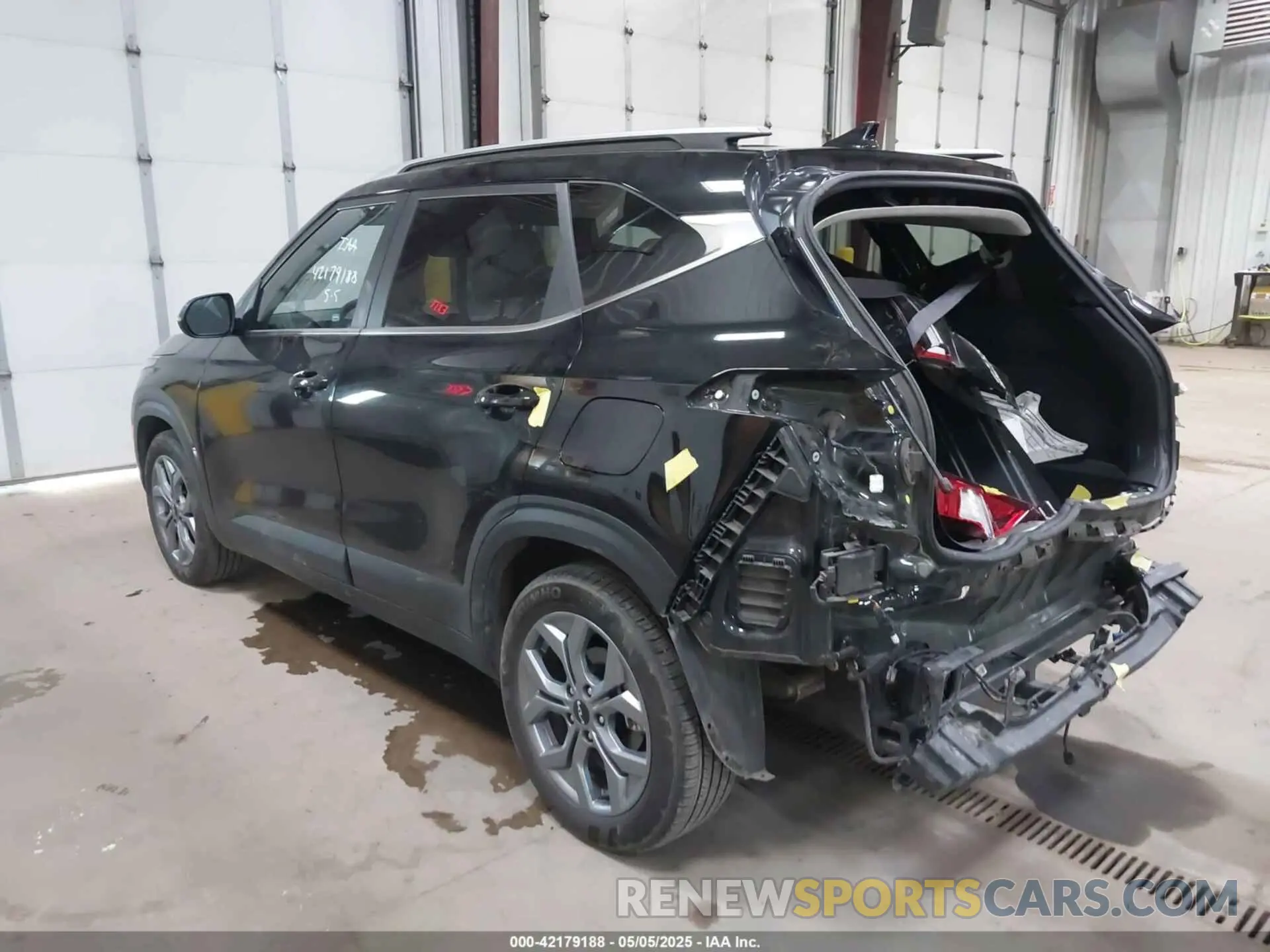 3 Photograph of a damaged car KNDEU2AA4R7527234 KIA SELTOS 2024