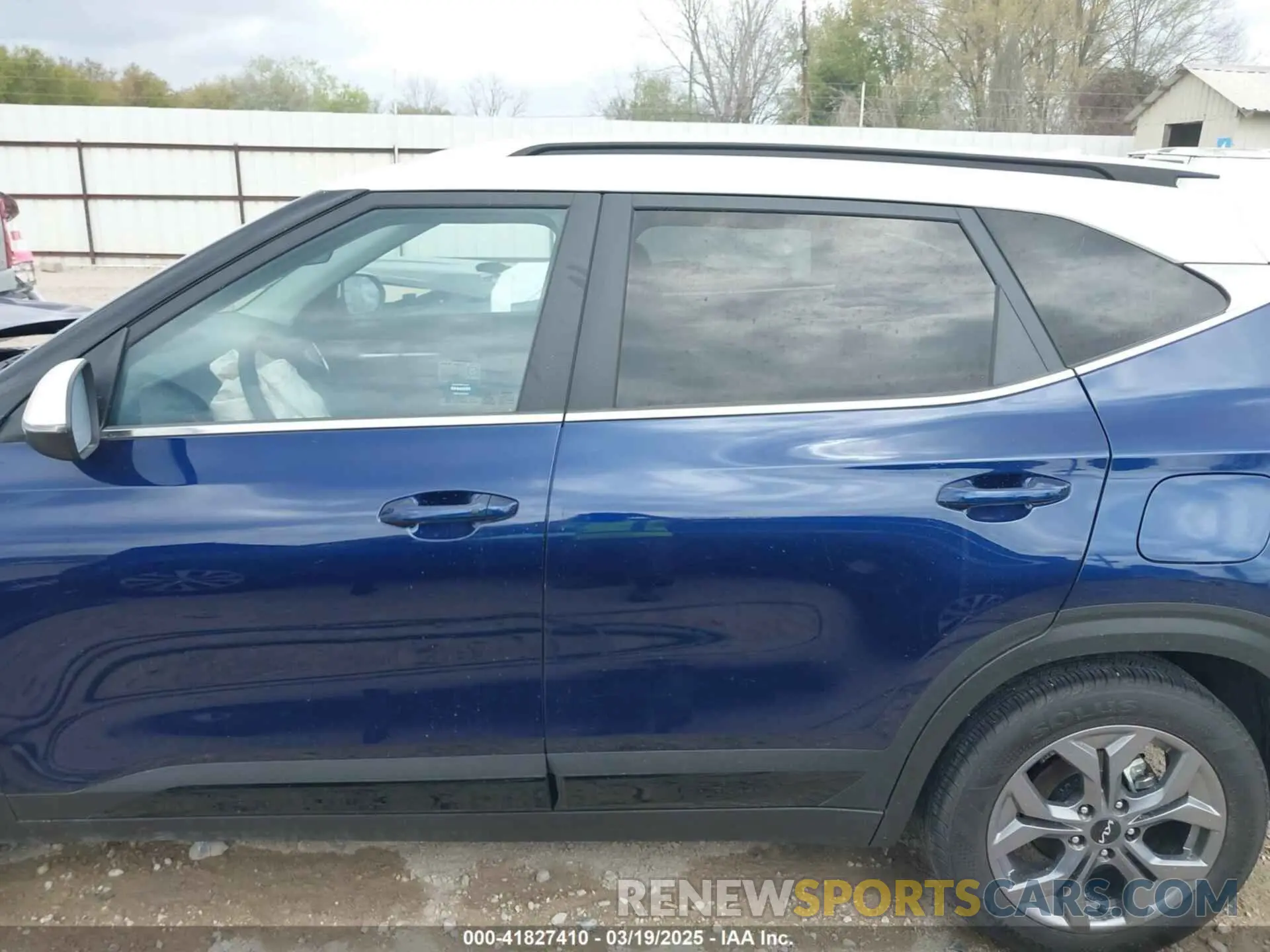 15 Photograph of a damaged car KNDEU2AA4R7588115 KIA SELTOS 2024