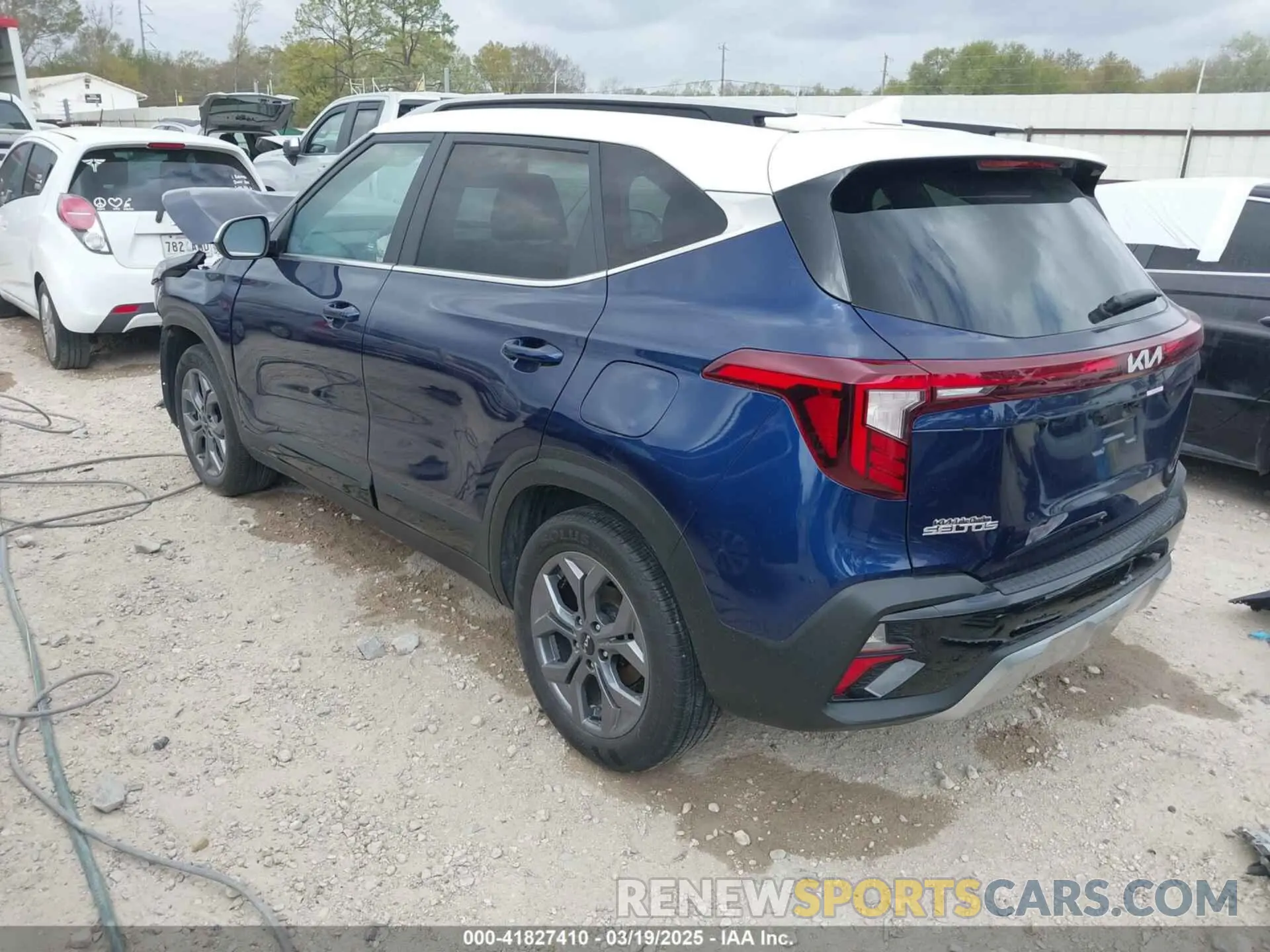 3 Photograph of a damaged car KNDEU2AA4R7588115 KIA SELTOS 2024