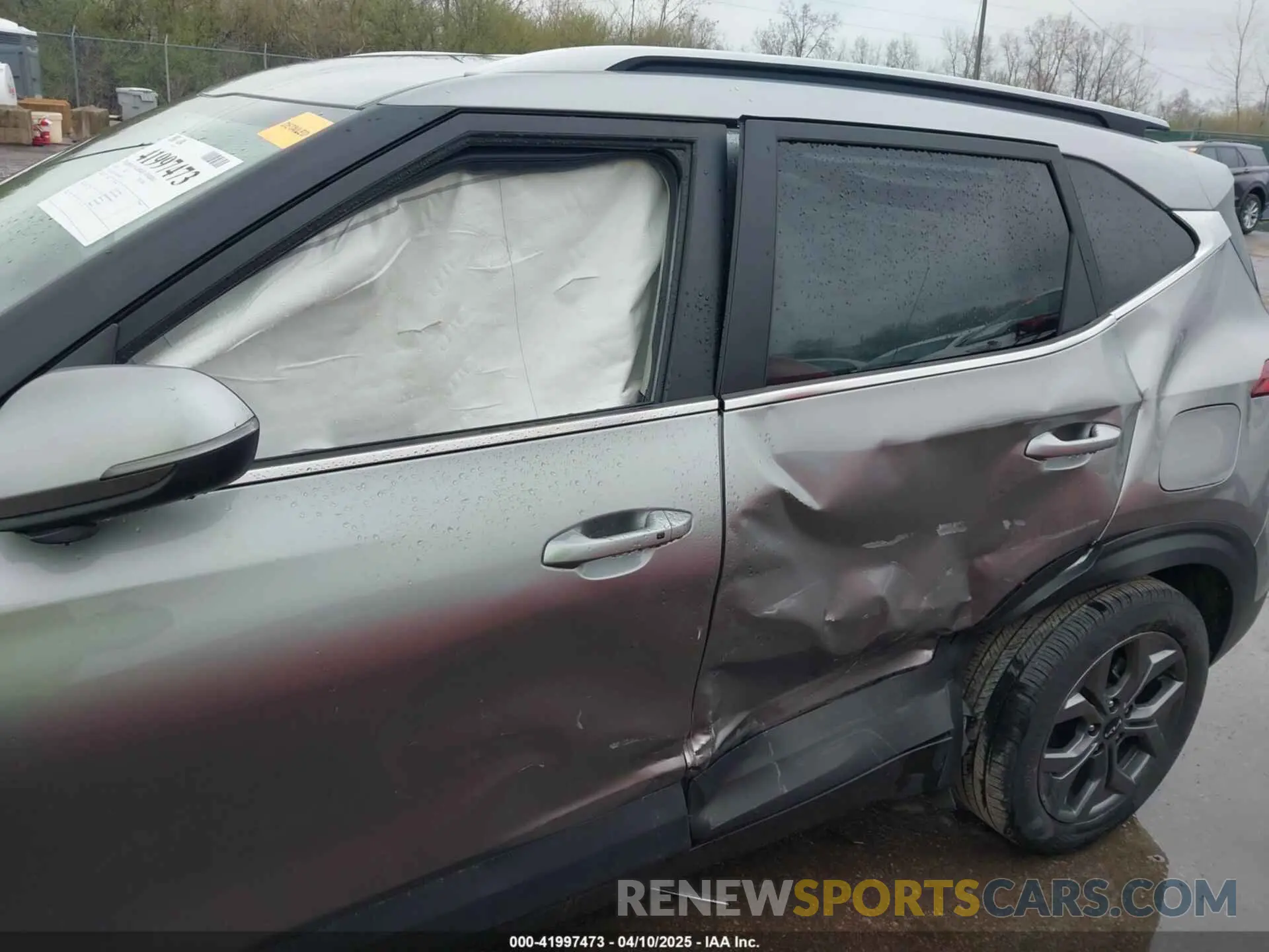 14 Photograph of a damaged car KNDEU2AA6R7488257 KIA SELTOS 2024