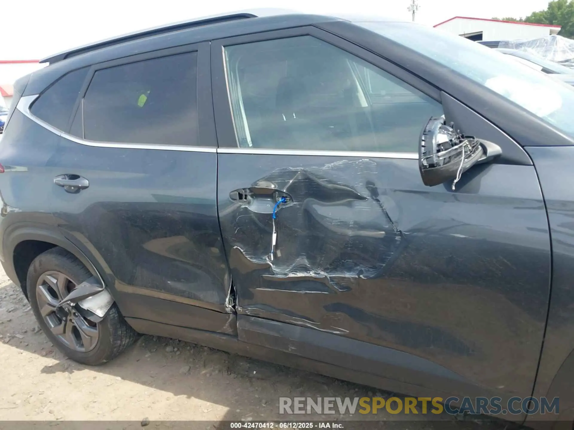 14 Photograph of a damaged car KNDEU2AA6R7576676 KIA SELTOS 2024