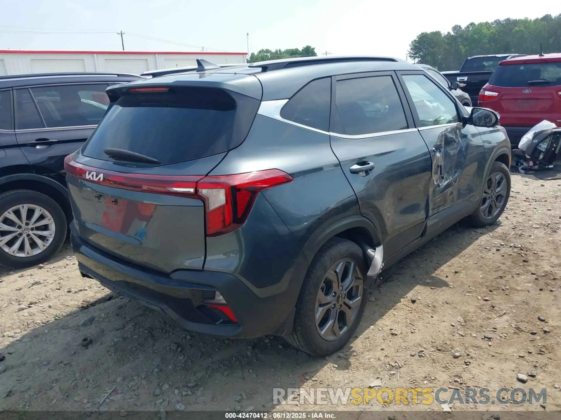 4 Photograph of a damaged car KNDEU2AA6R7576676 KIA SELTOS 2024