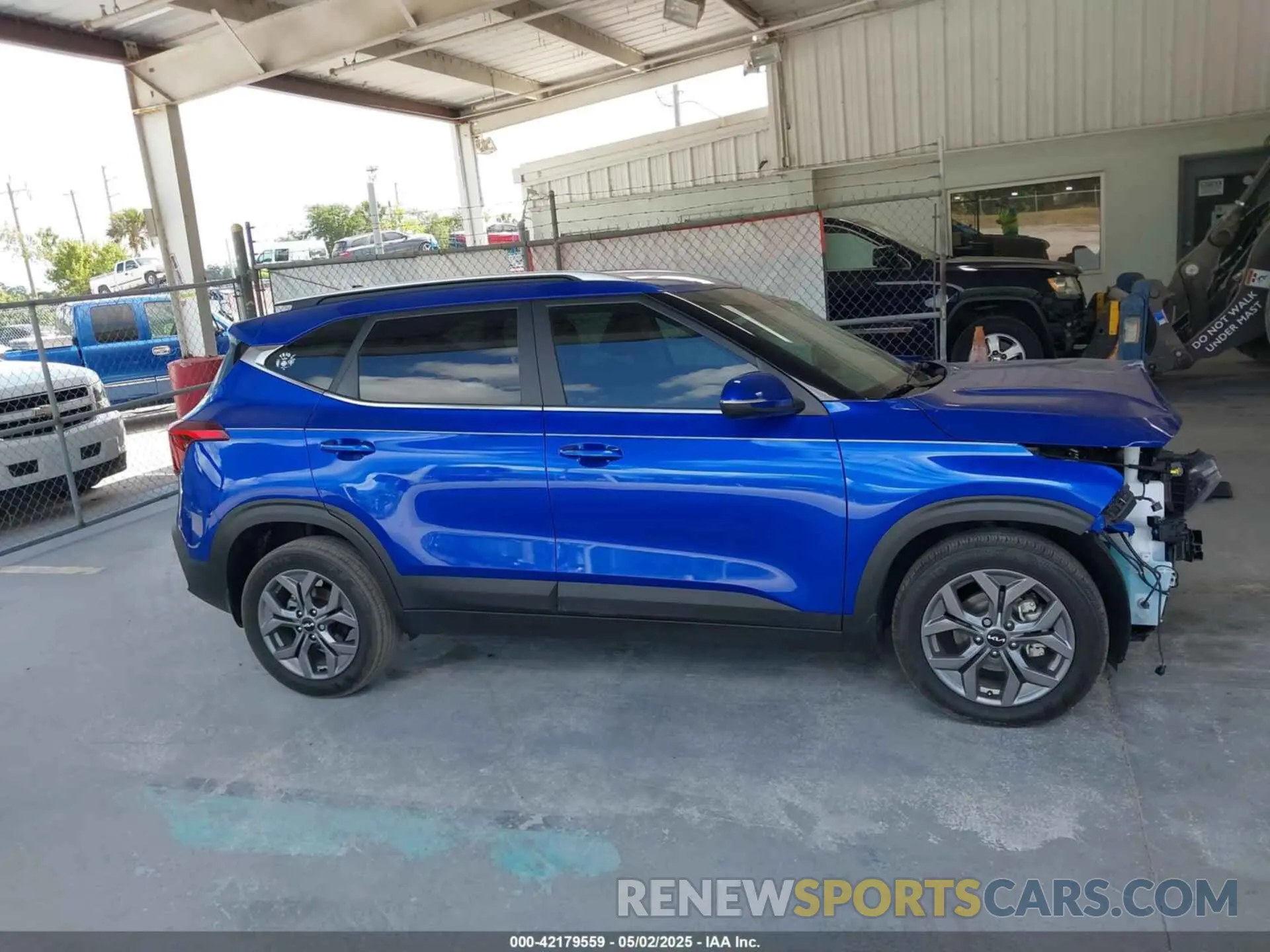 14 Photograph of a damaged car KNDEU2AA6R7640098 KIA SELTOS 2024