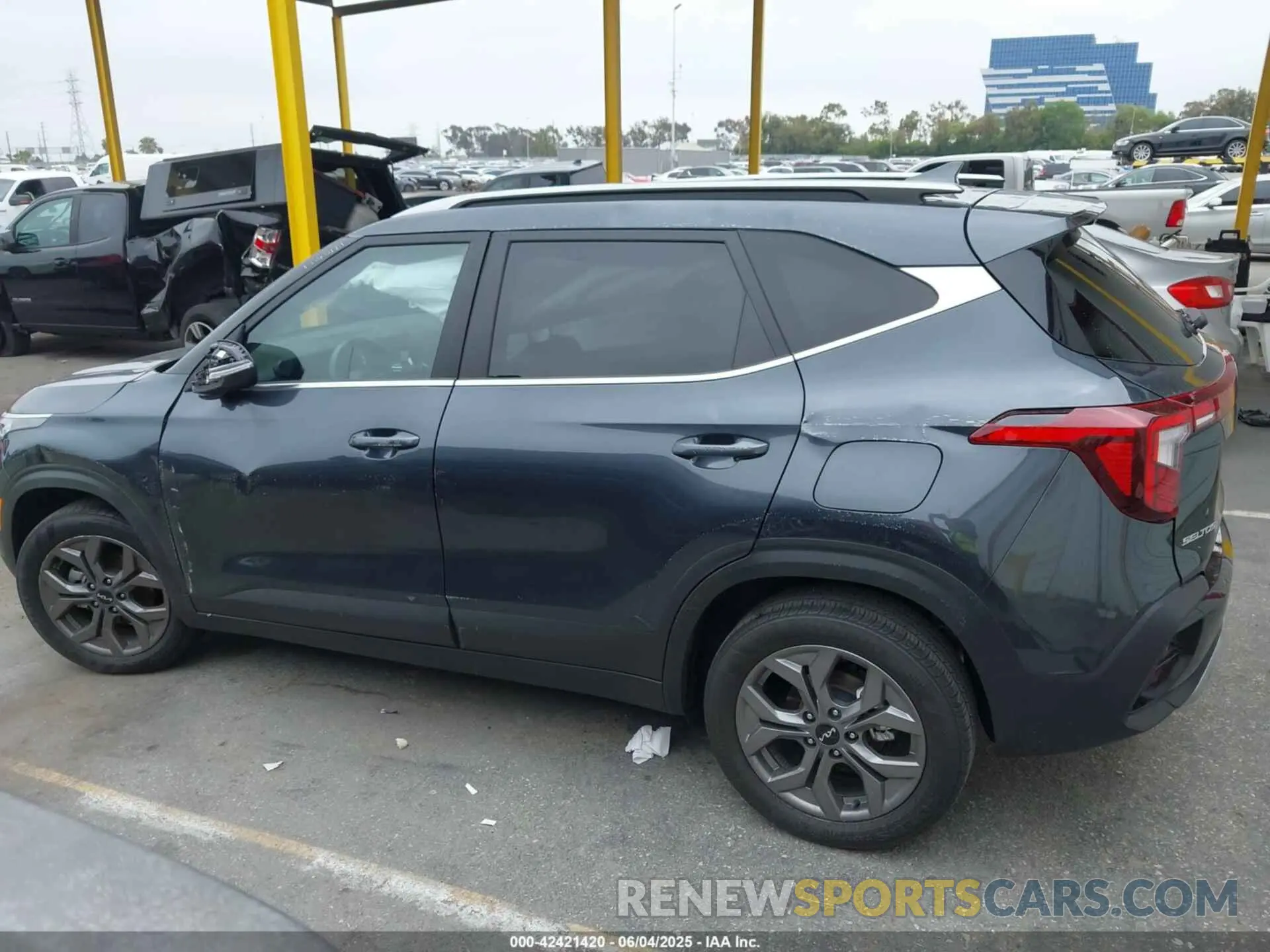 14 Photograph of a damaged car KNDEU2AA8R7662894 KIA SELTOS 2024