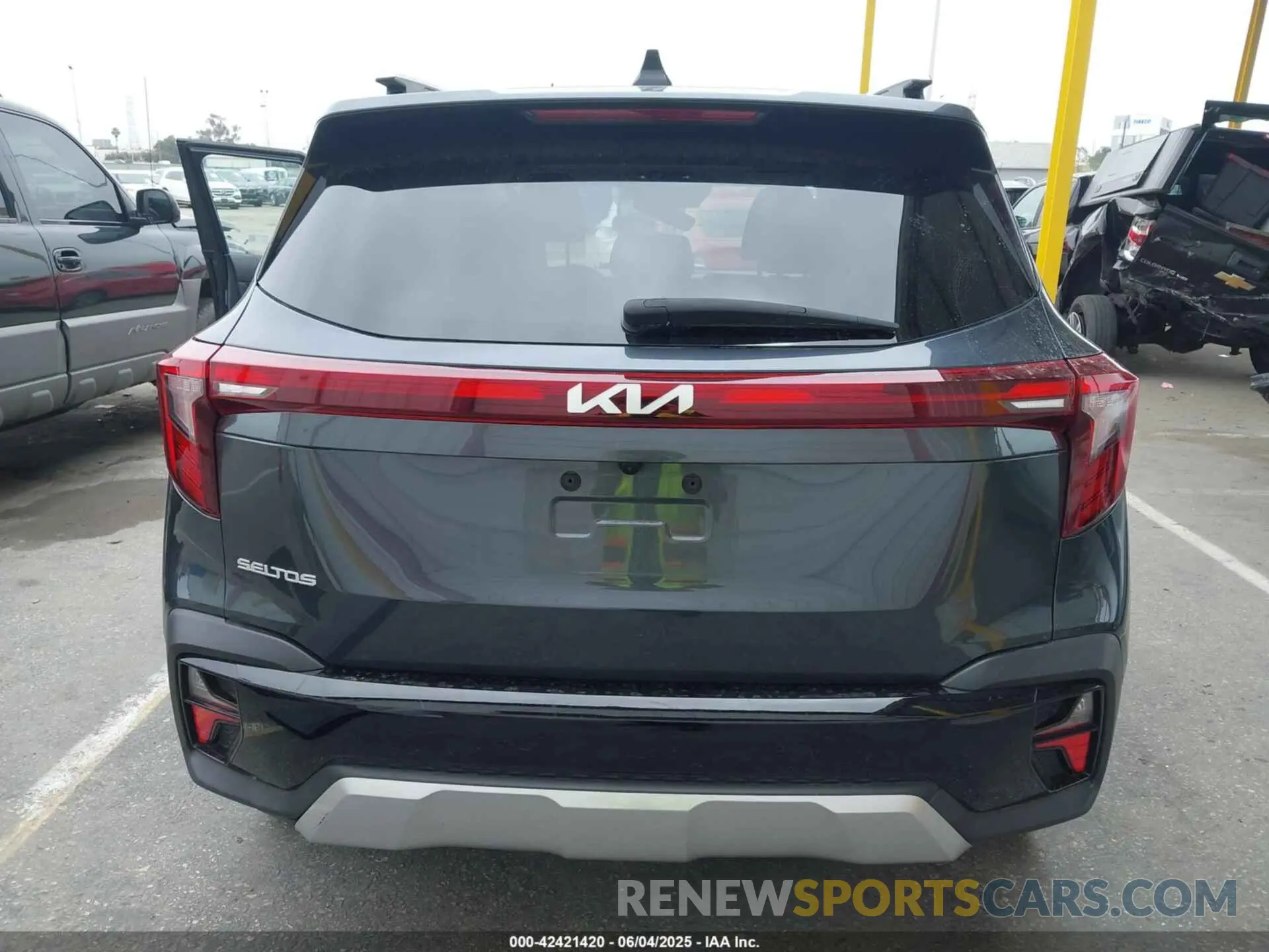 16 Photograph of a damaged car KNDEU2AA8R7662894 KIA SELTOS 2024