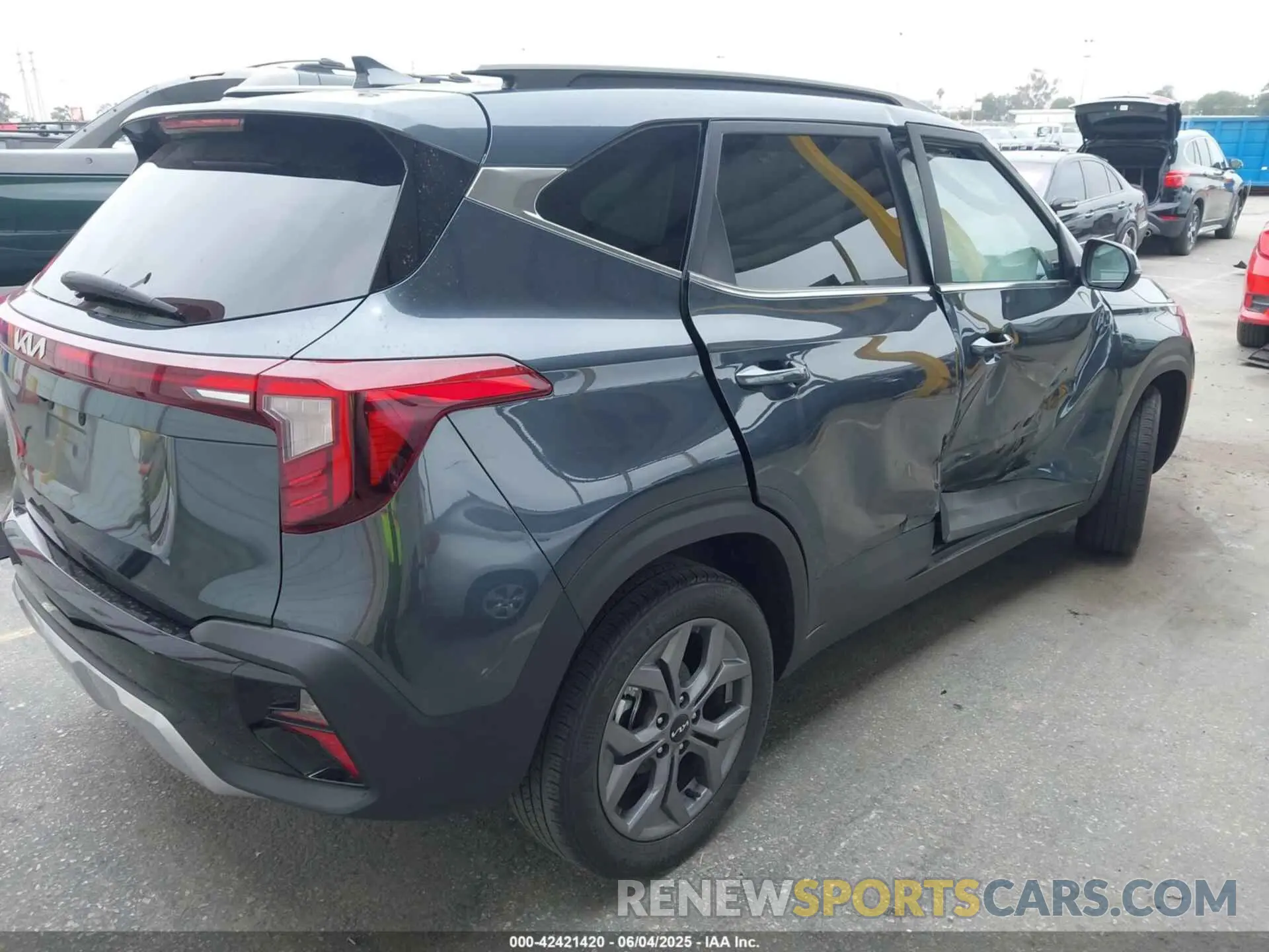 4 Photograph of a damaged car KNDEU2AA8R7662894 KIA SELTOS 2024