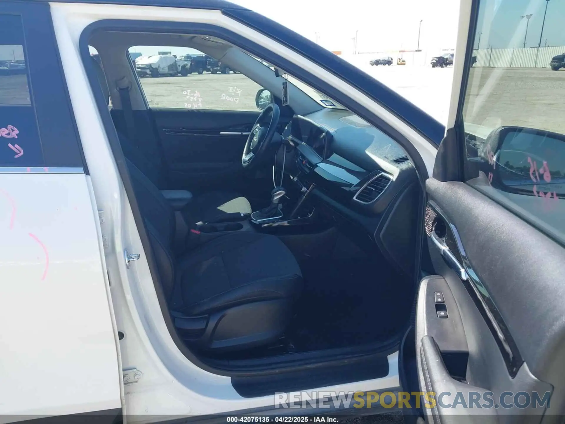 5 Photograph of a damaged car KNDEU2AA9R7570967 KIA SELTOS 2024