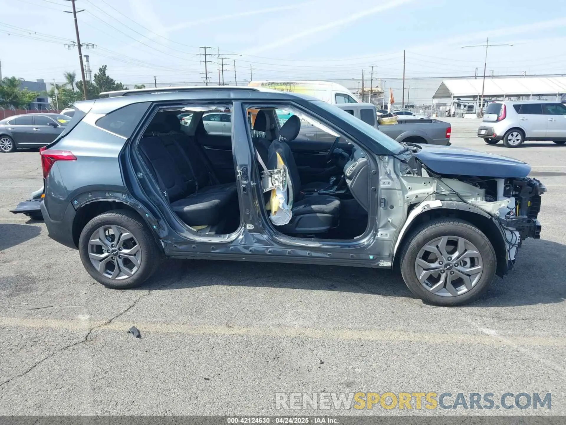 14 Photograph of a damaged car KNDEU2AA9R7659275 KIA SELTOS 2024