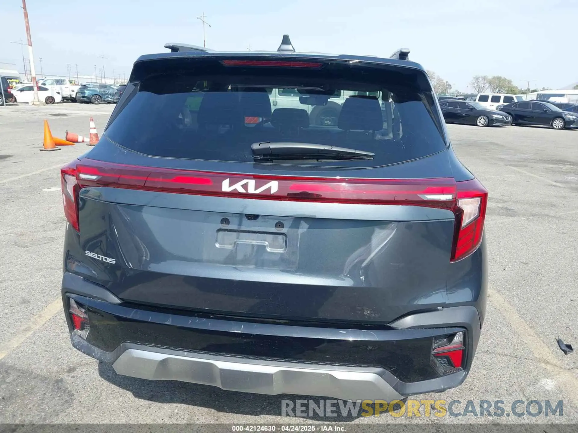 17 Photograph of a damaged car KNDEU2AA9R7659275 KIA SELTOS 2024