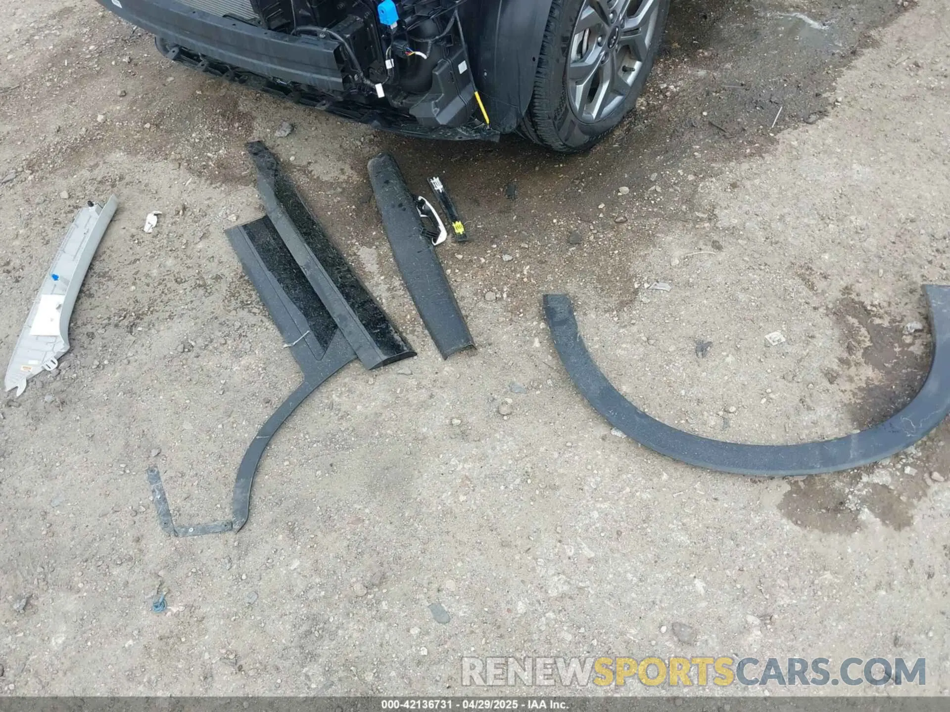12 Photograph of a damaged car KNDEU2AA9R7665996 KIA SELTOS 2024