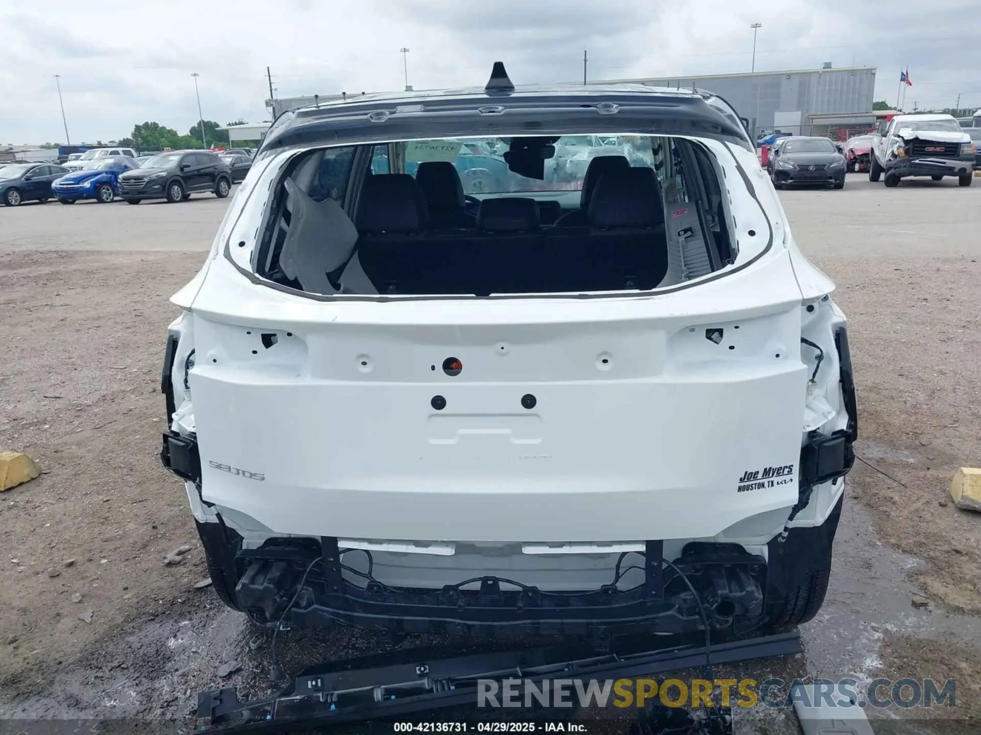 17 Photograph of a damaged car KNDEU2AA9R7665996 KIA SELTOS 2024