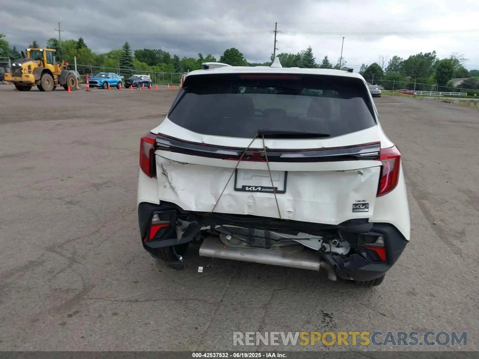 16 Photograph of a damaged car KNDEUCAA0R7619575 KIA SELTOS 2024