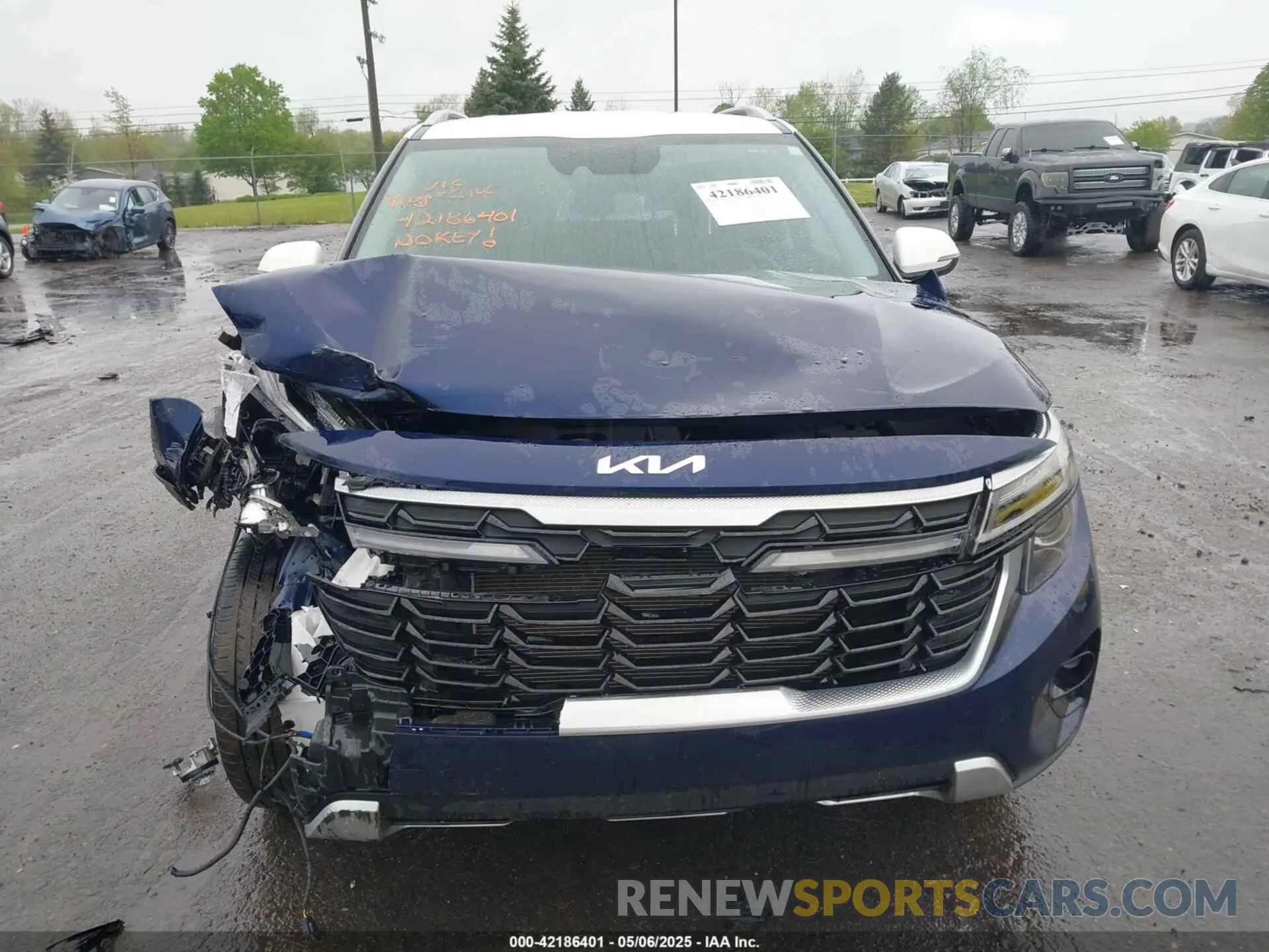 11 Photograph of a damaged car KNDEUCAA6R7487387 KIA SELTOS 2024
