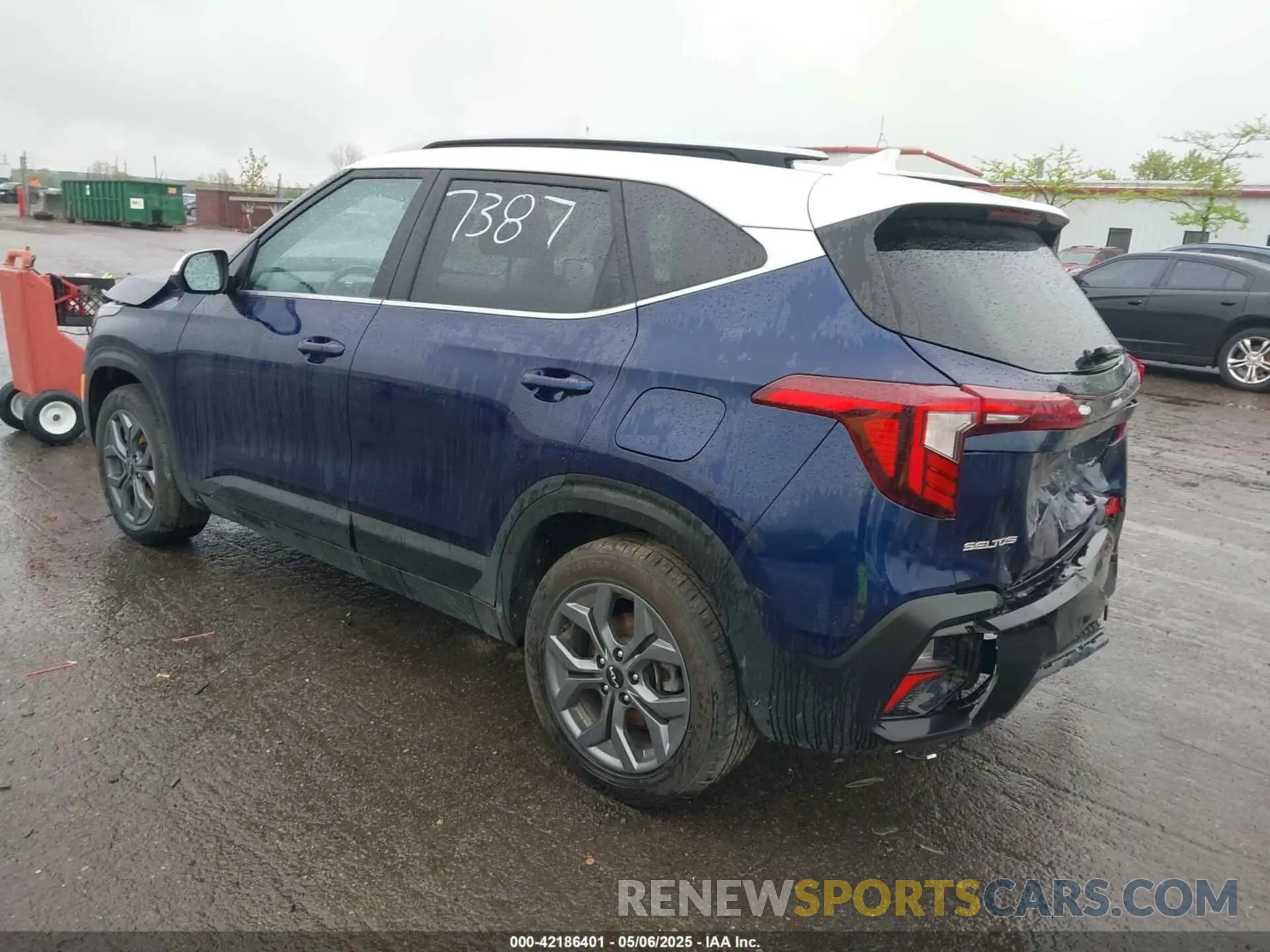 3 Photograph of a damaged car KNDEUCAA6R7487387 KIA SELTOS 2024