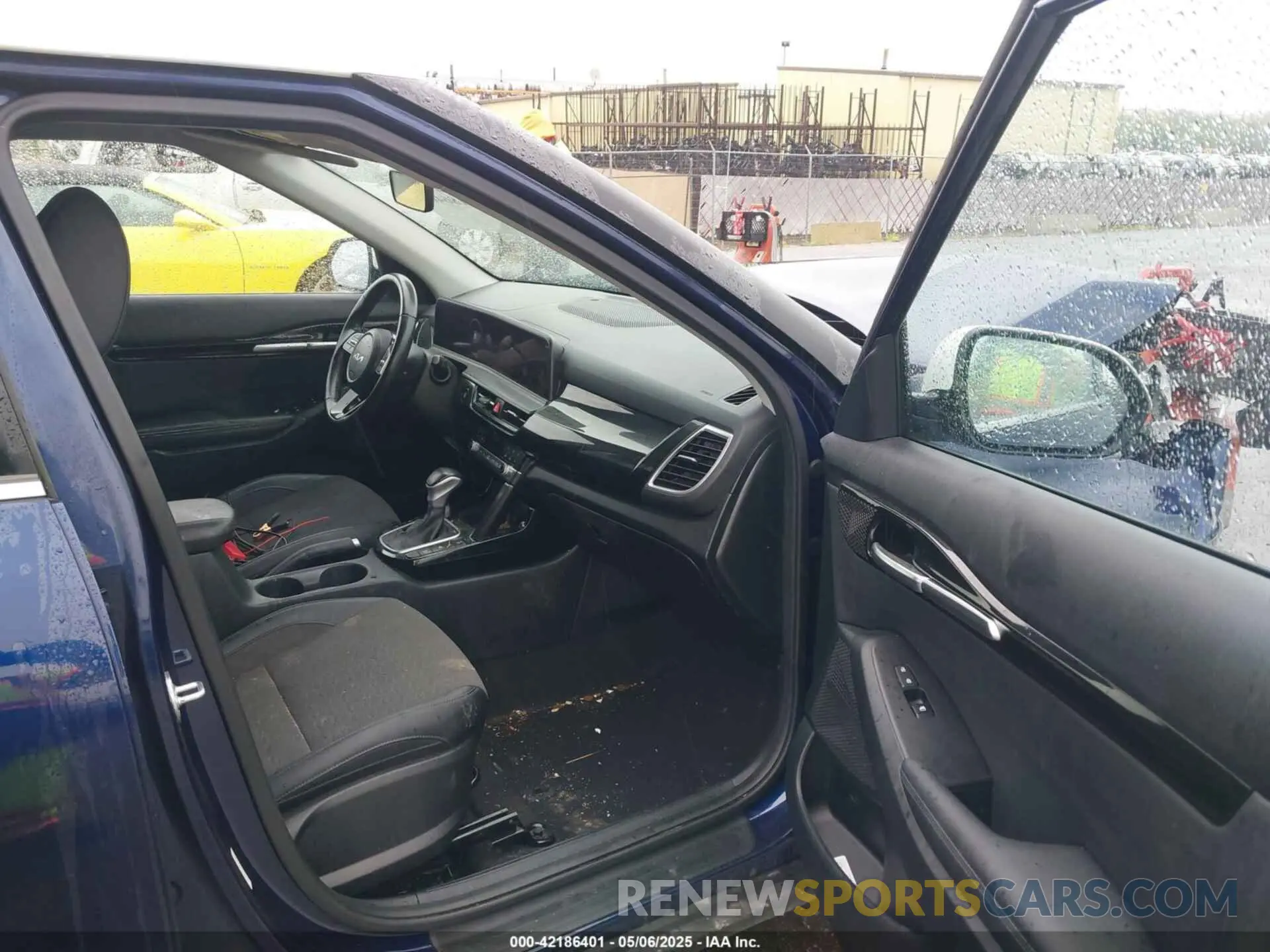 5 Photograph of a damaged car KNDEUCAA6R7487387 KIA SELTOS 2024