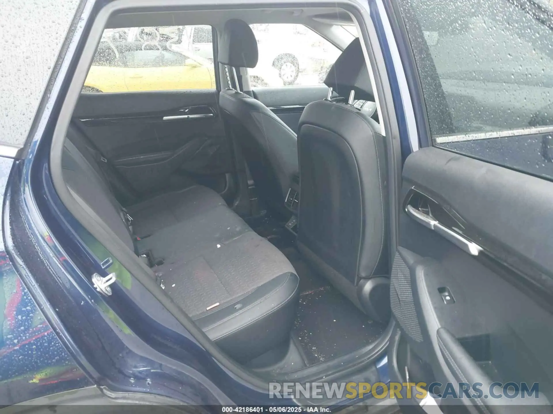 8 Photograph of a damaged car KNDEUCAA6R7487387 KIA SELTOS 2024