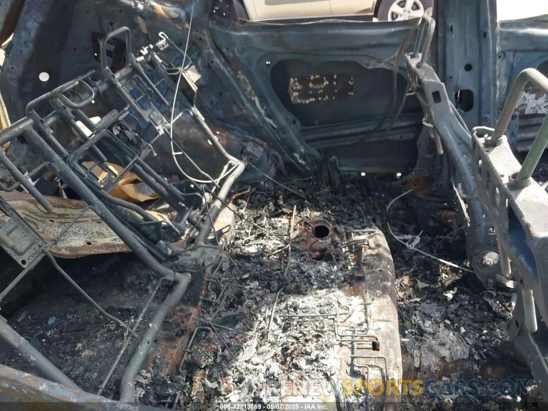 8 Photograph of a damaged car KNDER2AA1S7679270 KIA SELTOS 2025