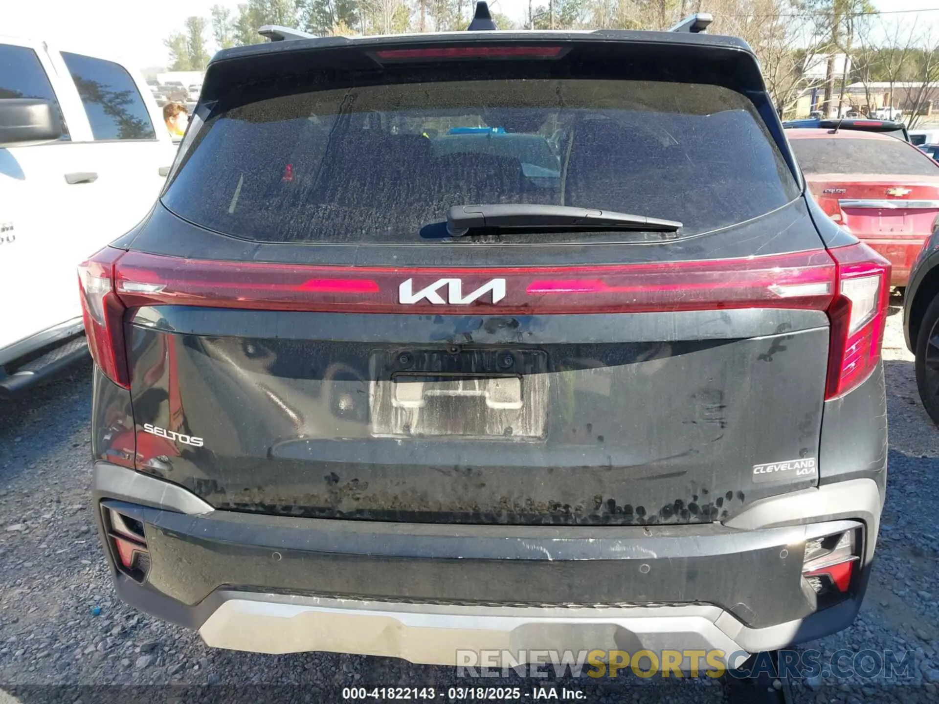 15 Photograph of a damaged car KNDER2AA2S7701292 KIA SELTOS 2025
