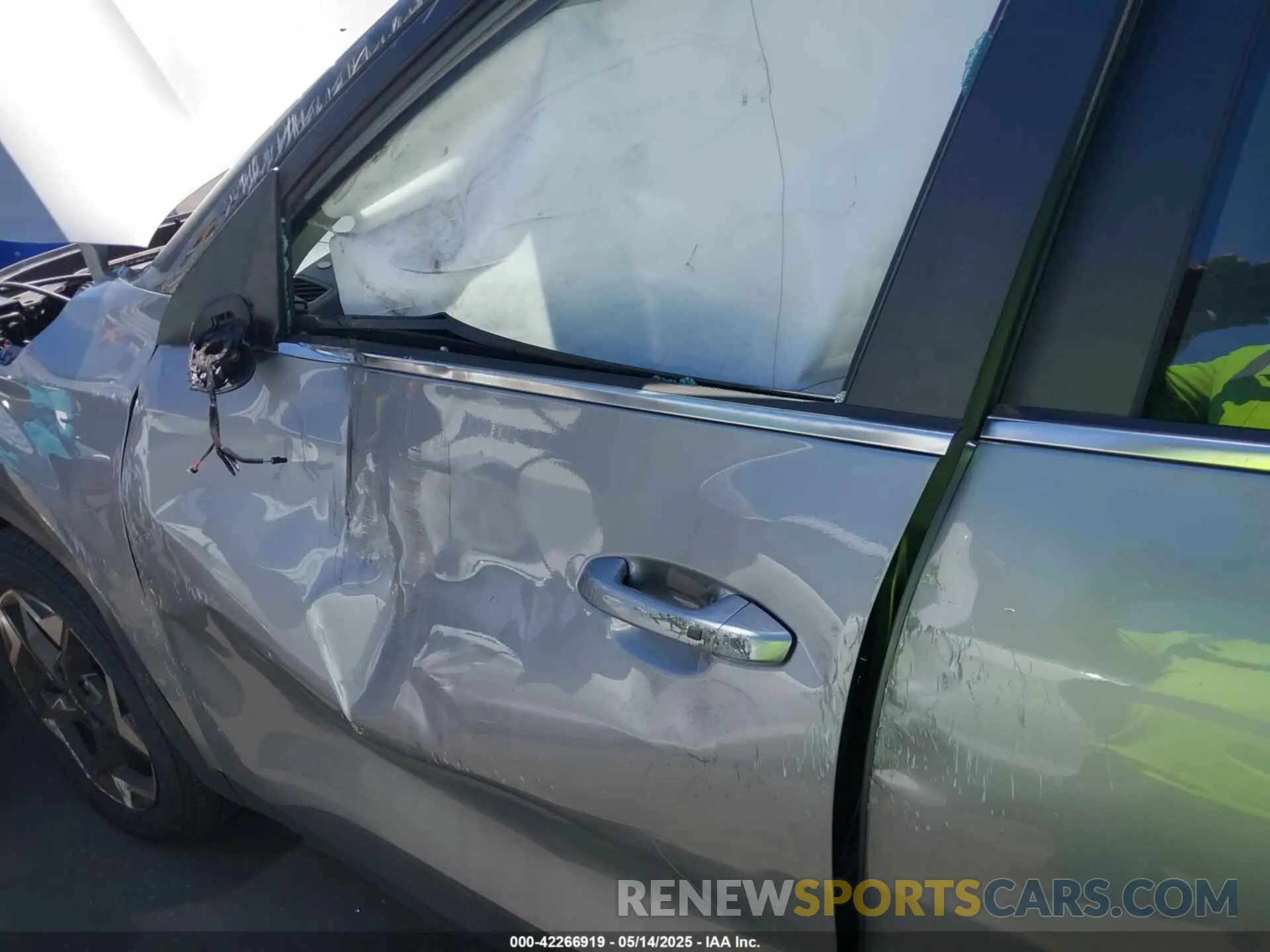 17 Photograph of a damaged car KNDER2AA6S7741682 KIA SELTOS 2025