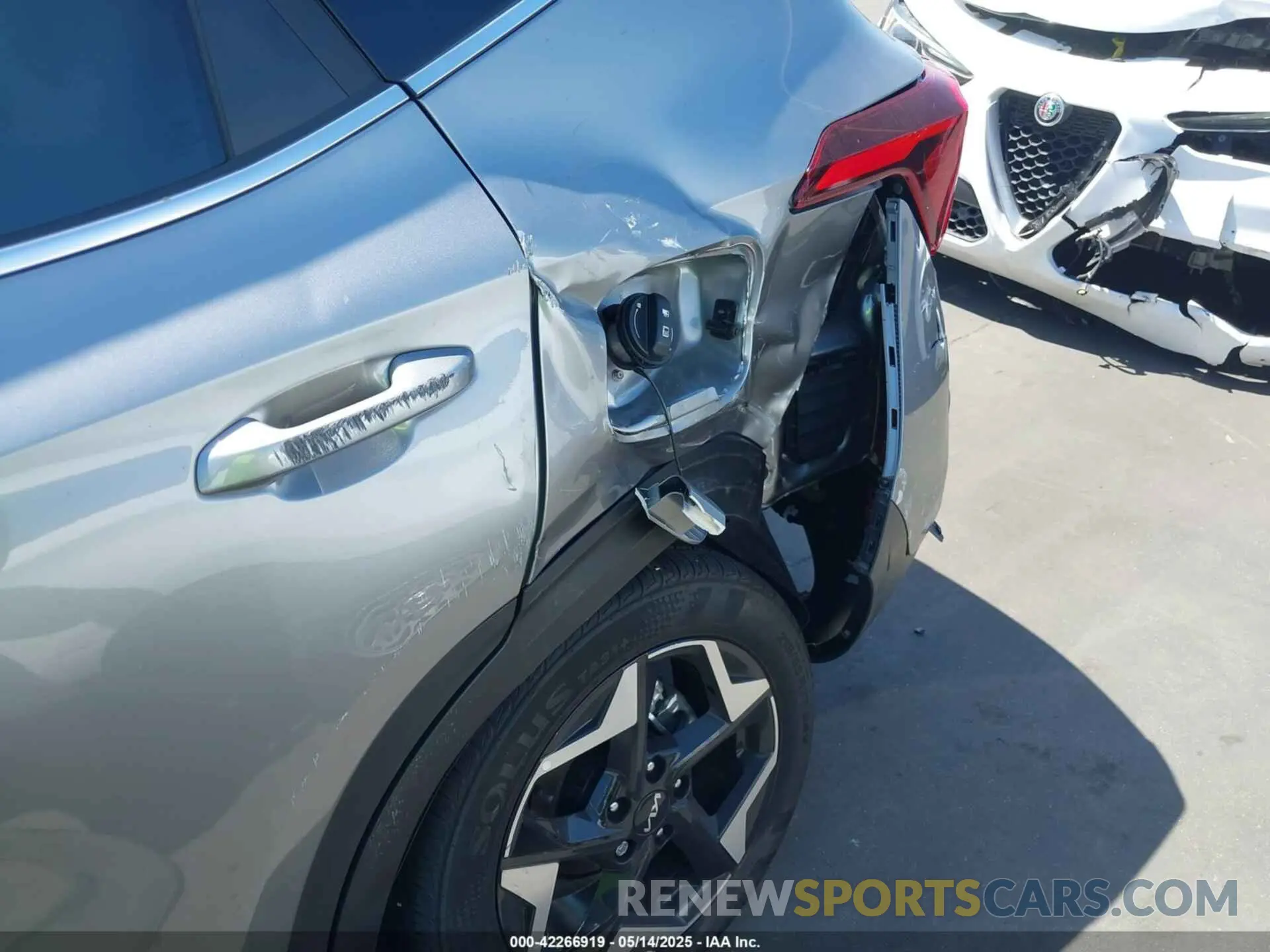 6 Photograph of a damaged car KNDER2AA6S7741682 KIA SELTOS 2025