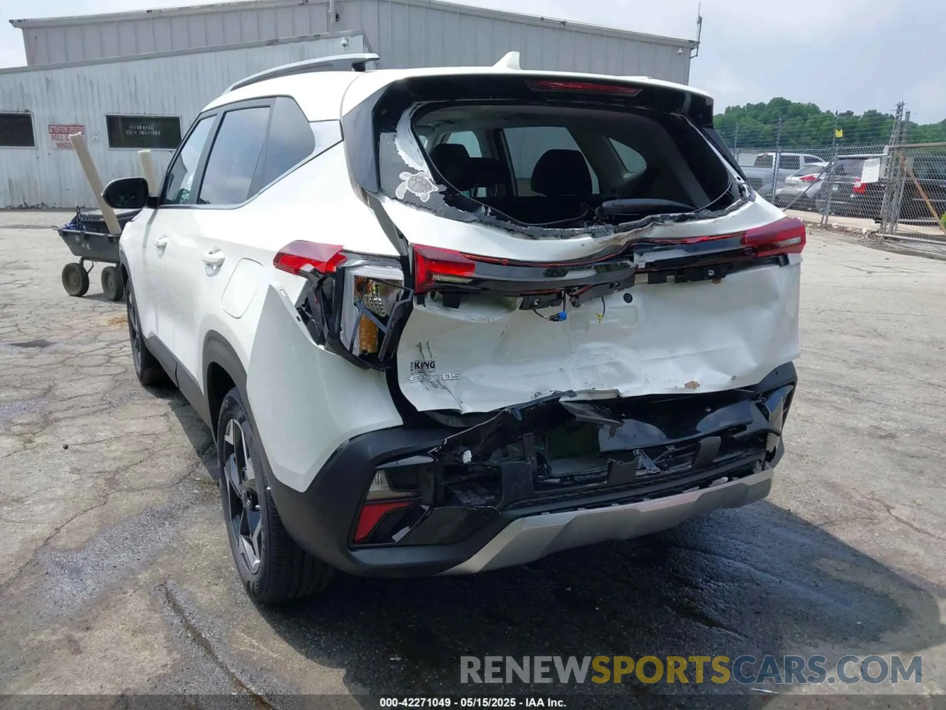 17 Photograph of a damaged car KNDER2AA8S7674258 KIA SELTOS 2025