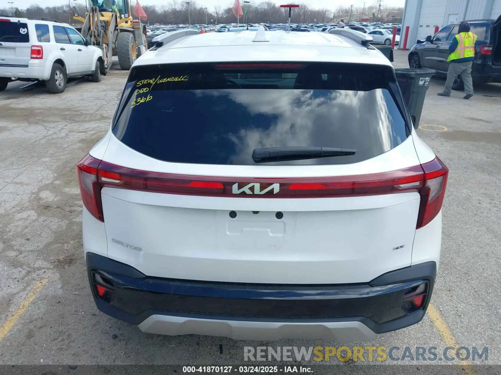 17 Photograph of a damaged car KNDERCAA5S7672568 KIA SELTOS 2025